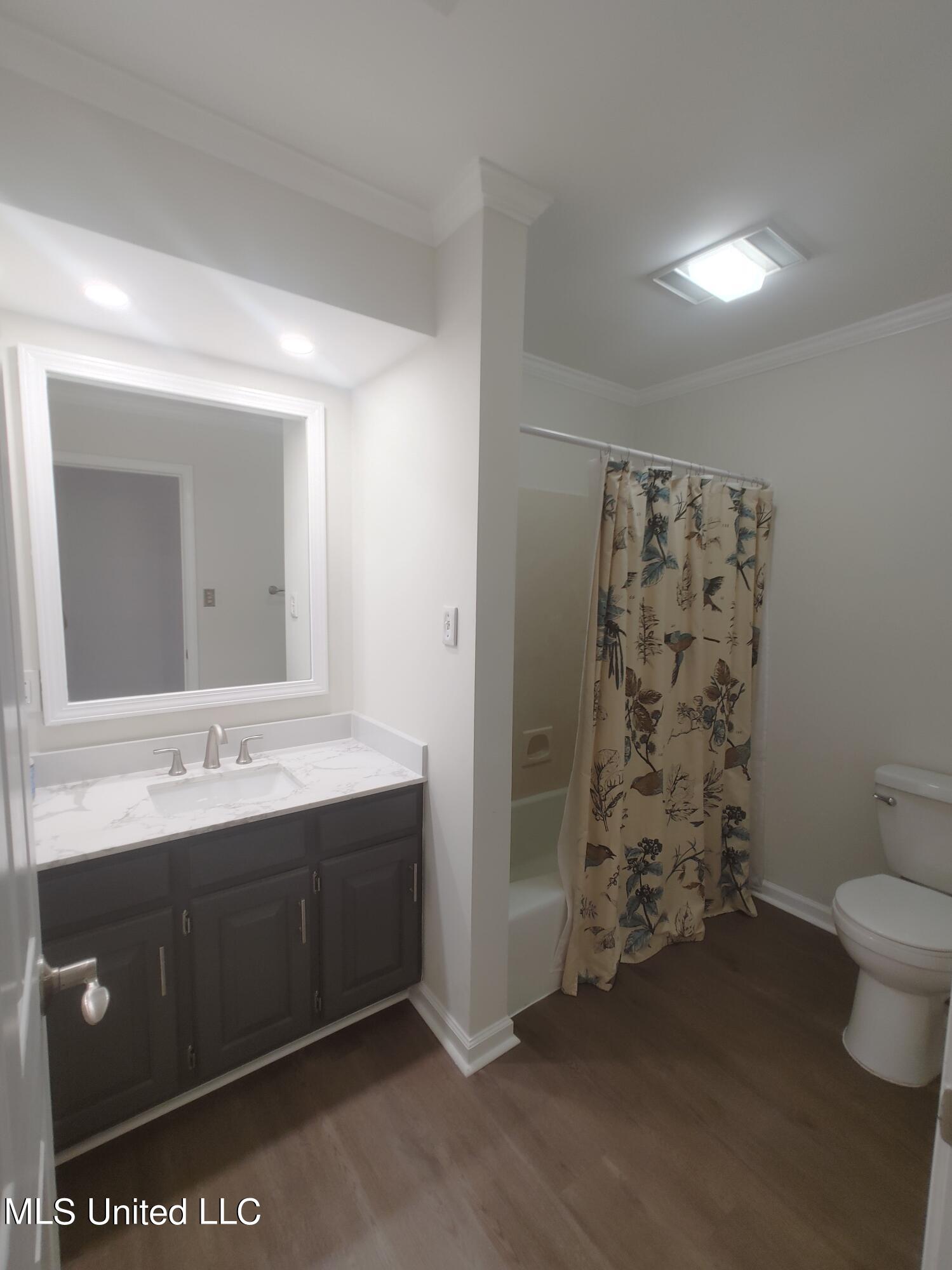 705 E Lakeshore Drive Property Photo 21