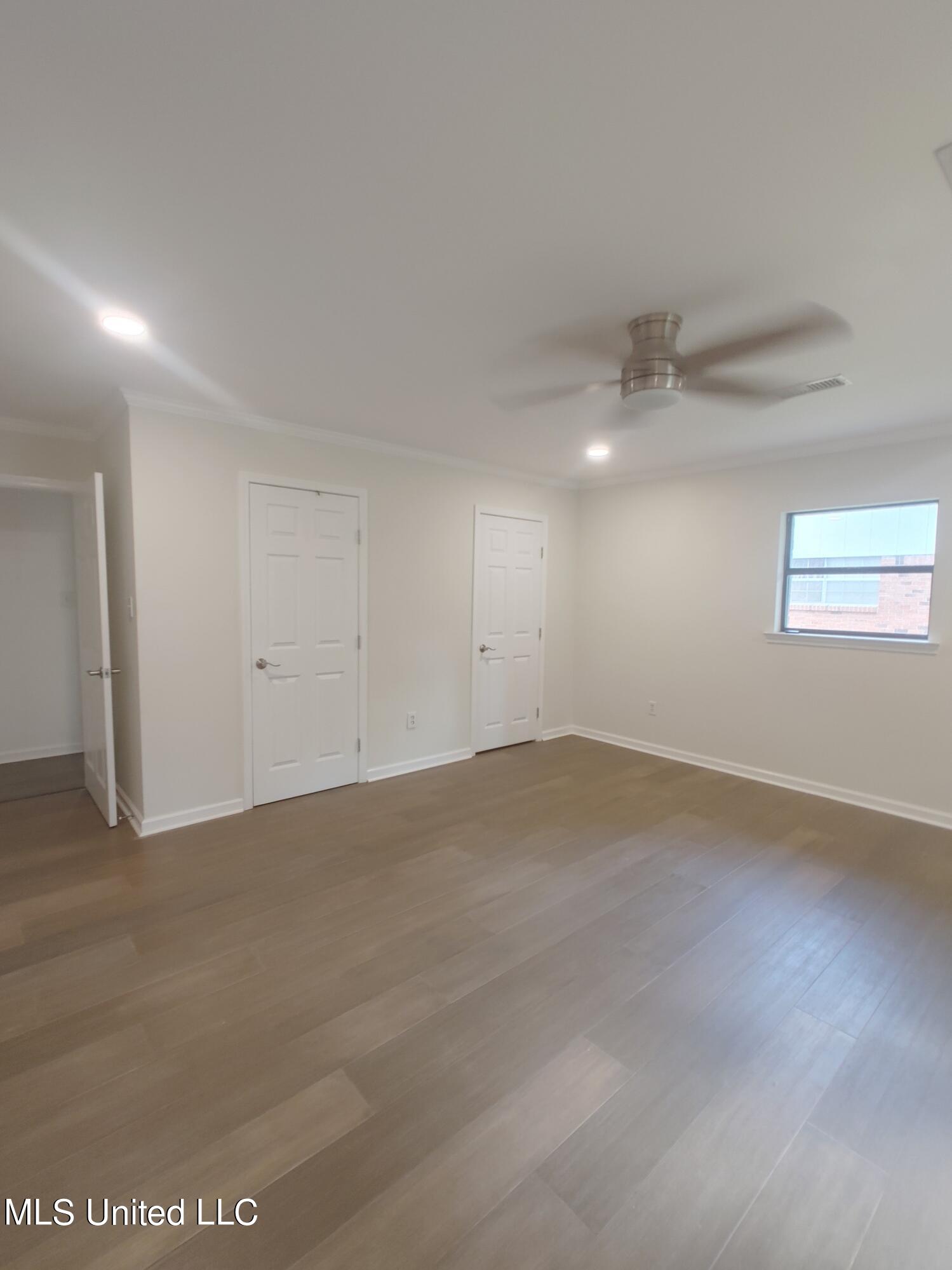 705 E Lakeshore Drive Property Photo 22