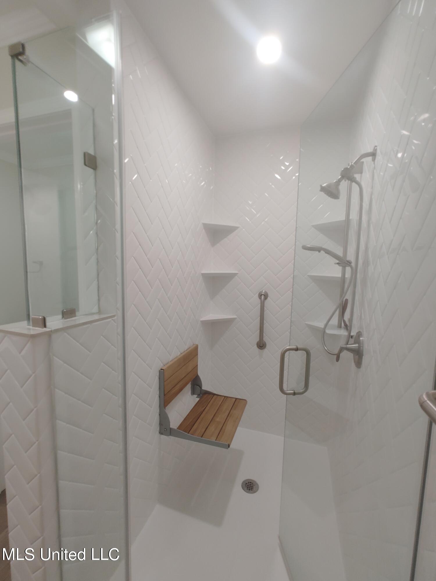 705 E Lakeshore Drive Property Photo 27