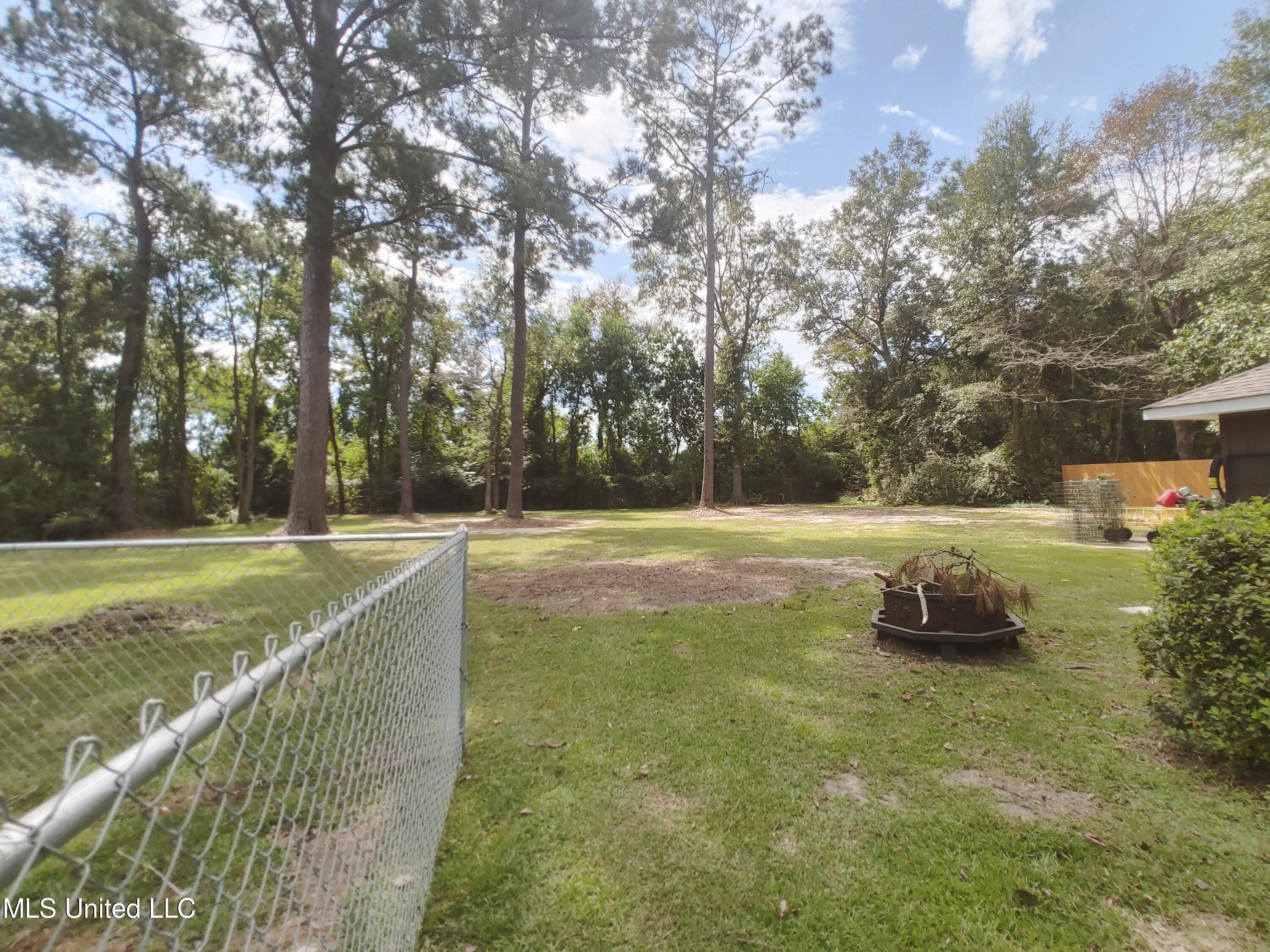 705 E Lakeshore Drive Property Photo 28