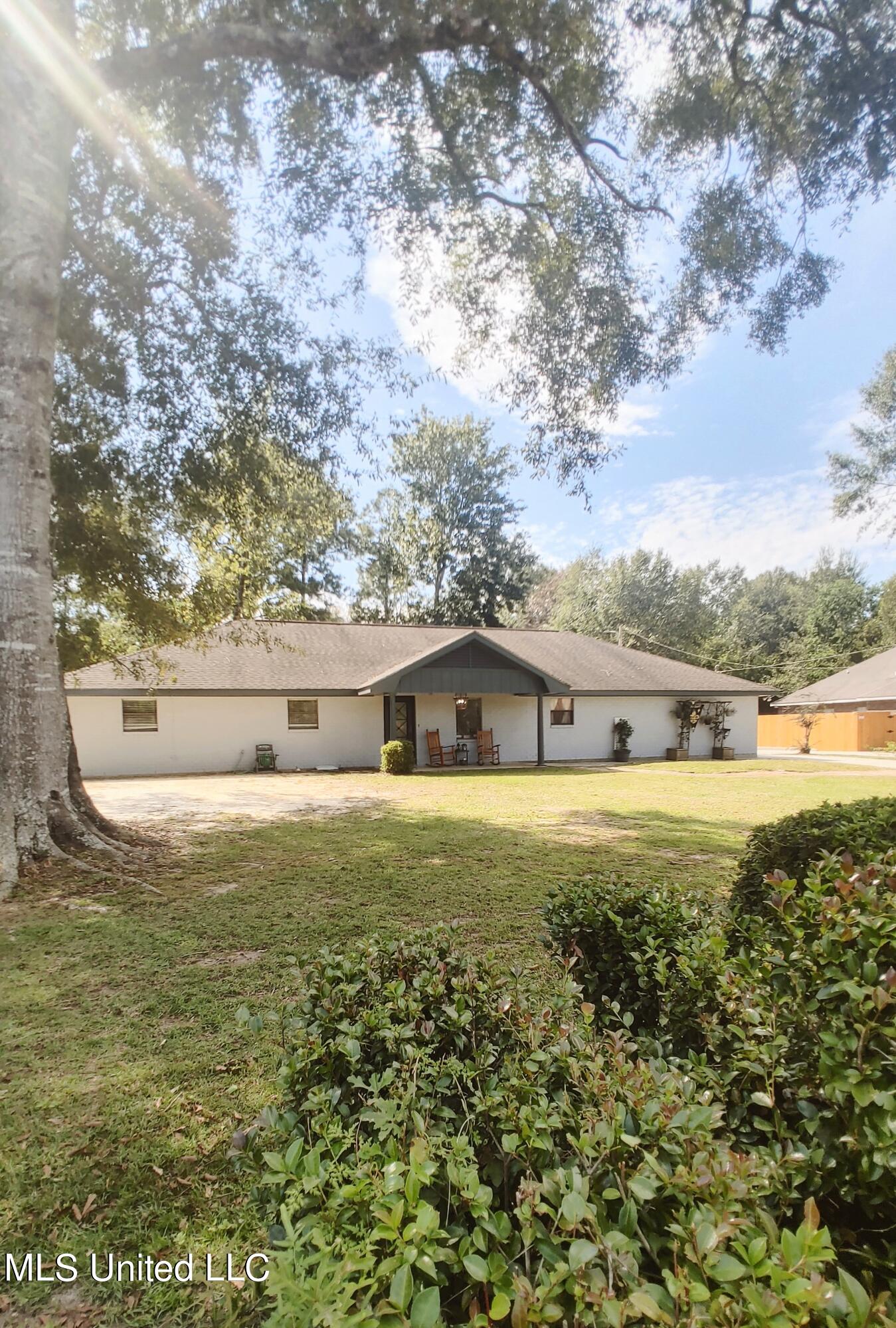 705 E Lakeshore Drive Property Photo 31