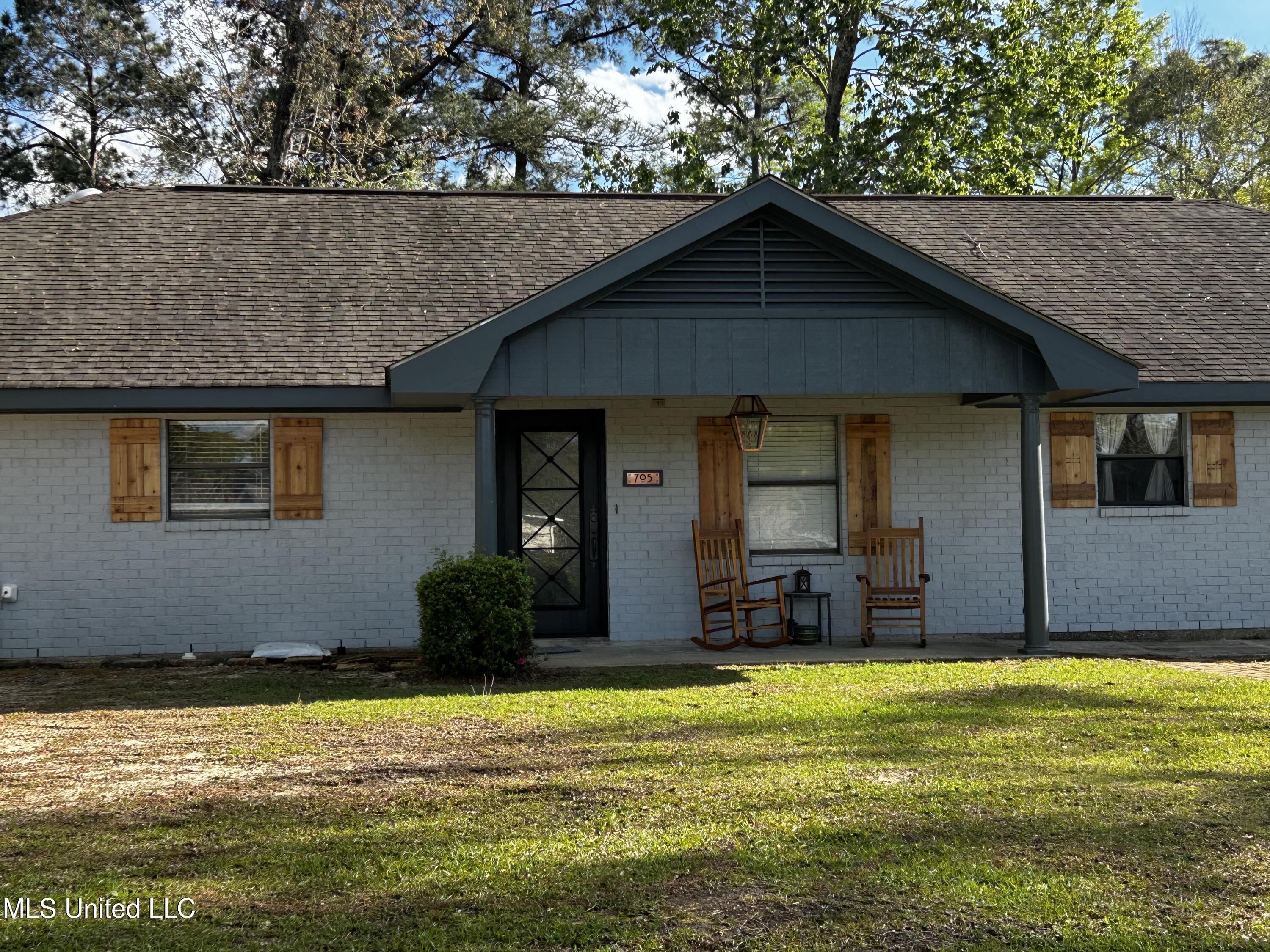 705 E Lakeshore Drive Property Photo 33