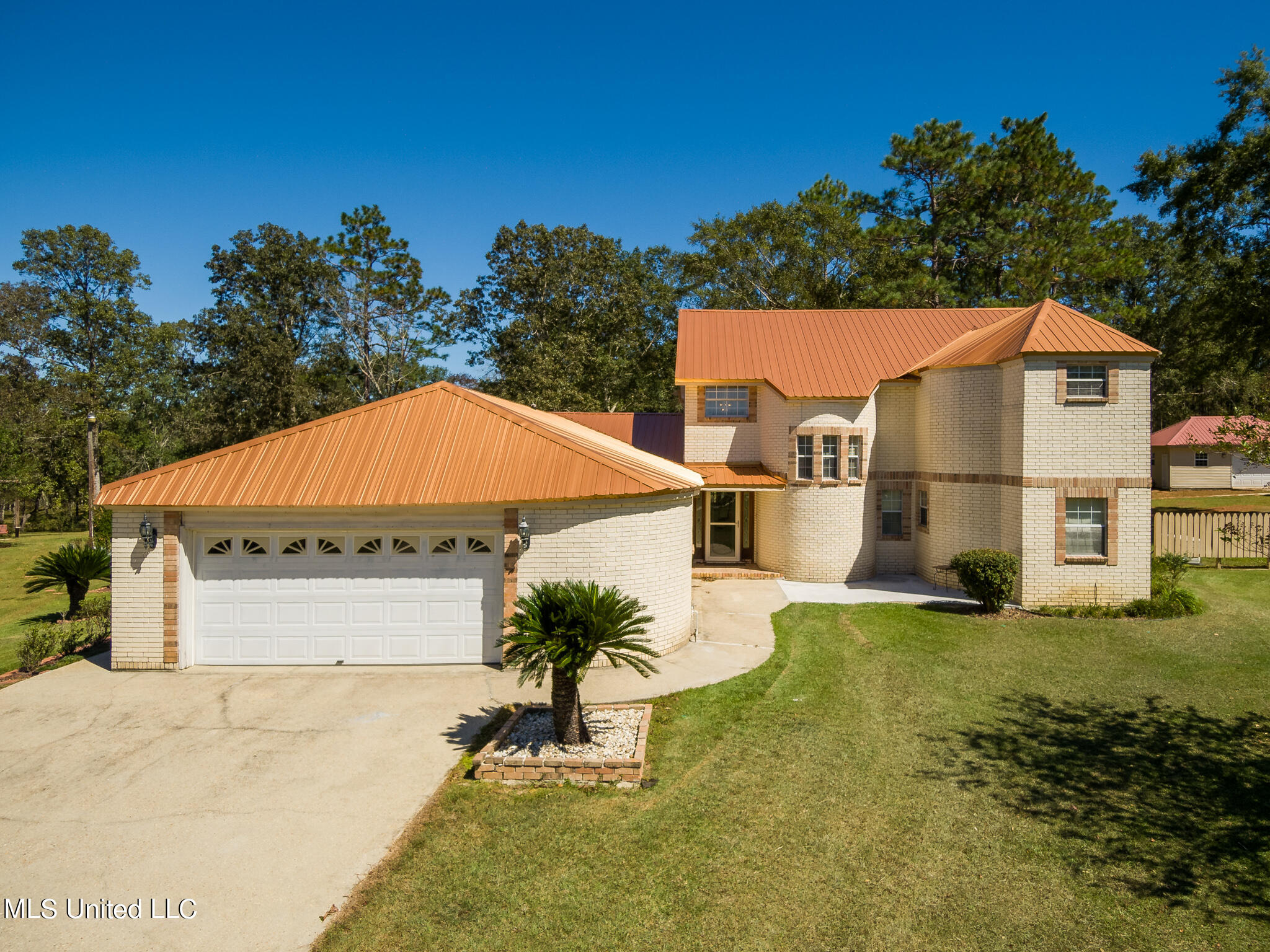 114 E T Poole Road Property Photo 1