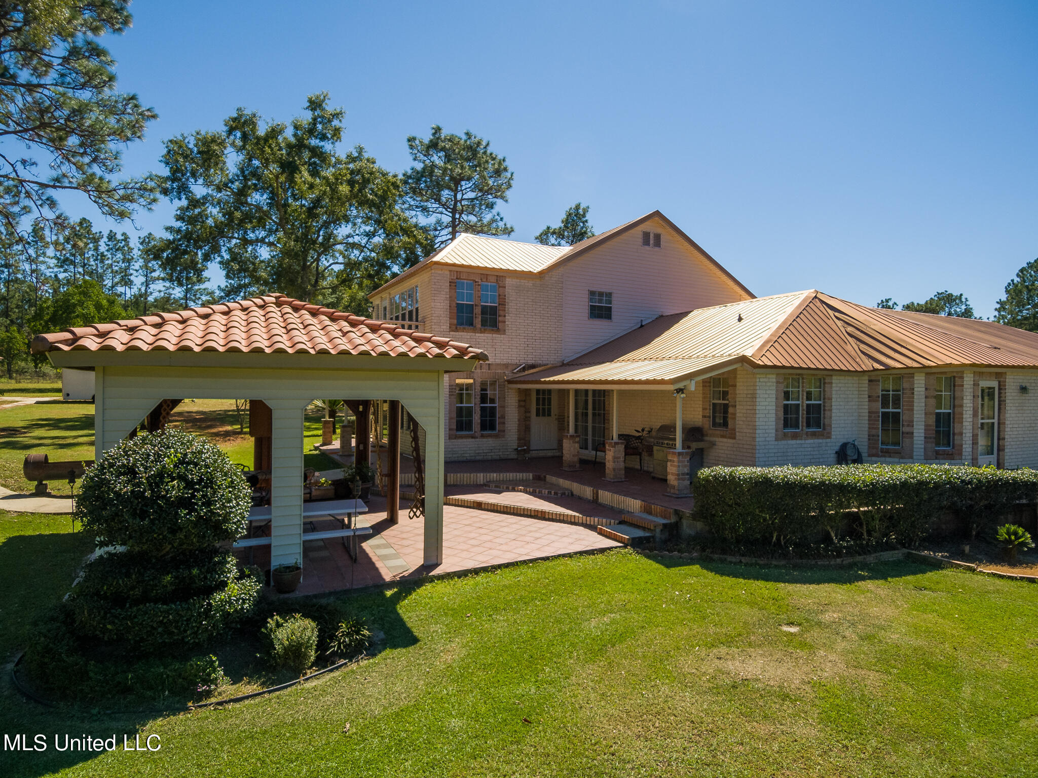 114 E T Poole Road Property Photo 2