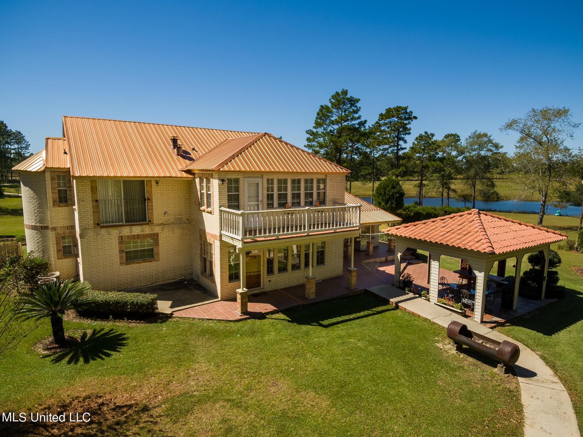 114 E T Poole Road Property Photo 3