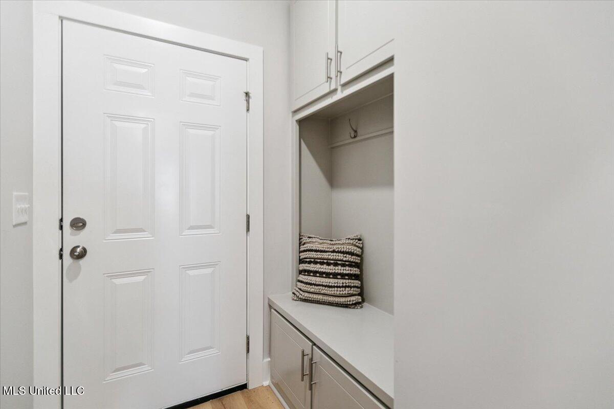 1016 Kensington Drive Property Photo 14