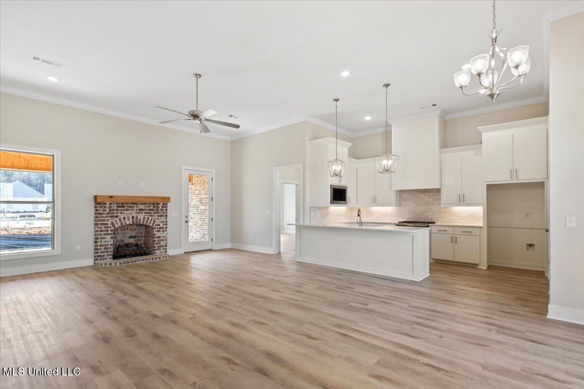 1012 Kensington Drive Property Photo 2