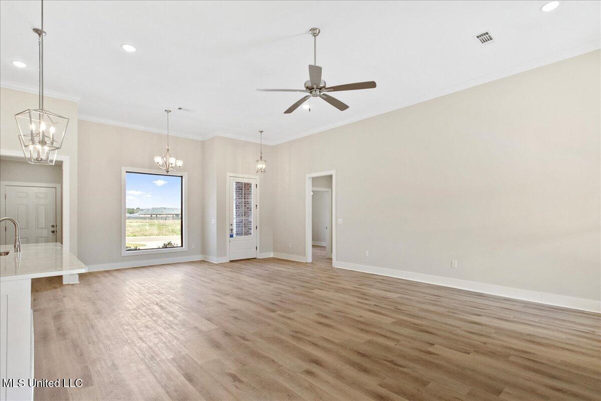 1012 Kensington Drive Property Photo 3