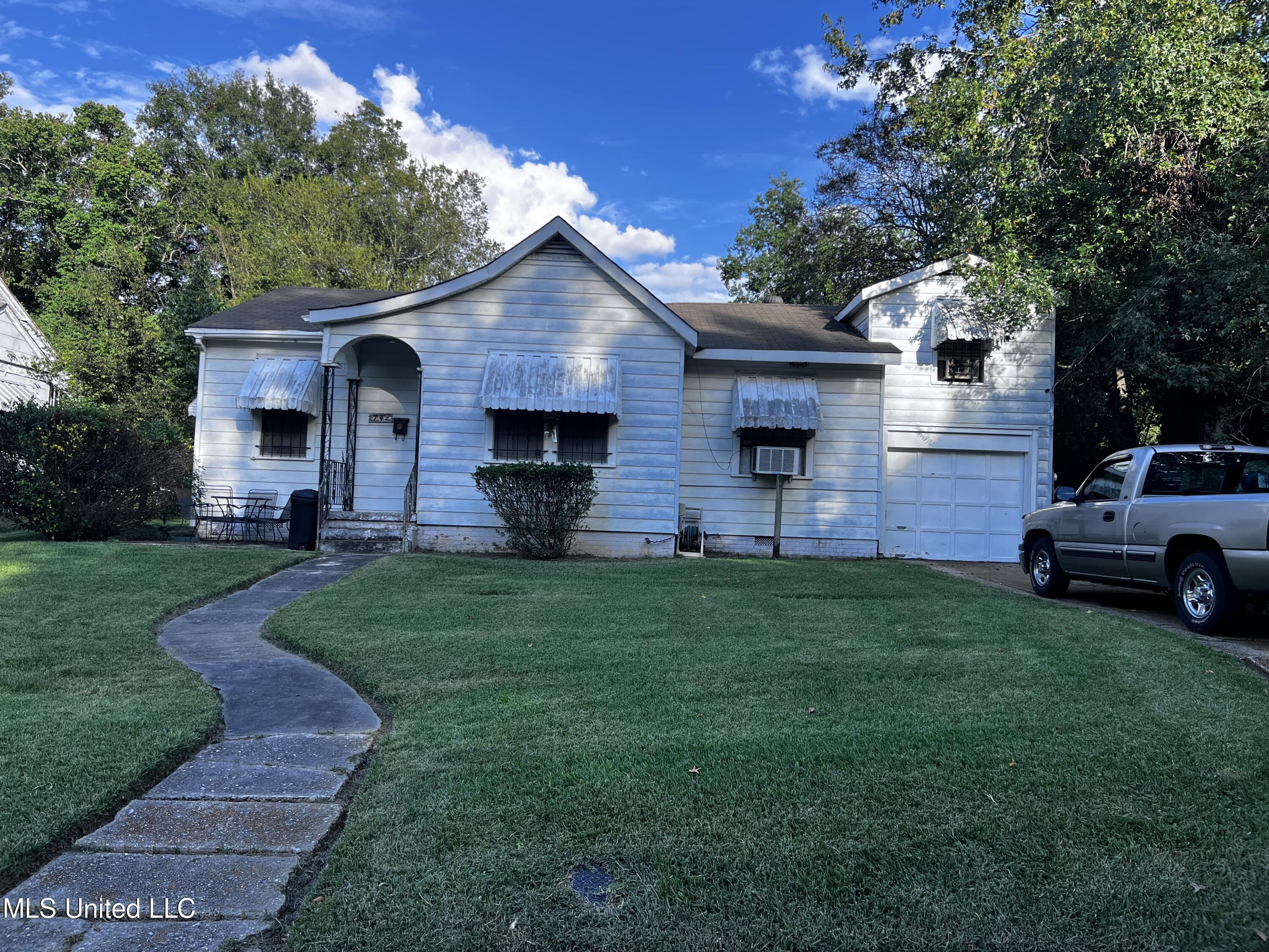742 Brandon Avenue Property Photo 1