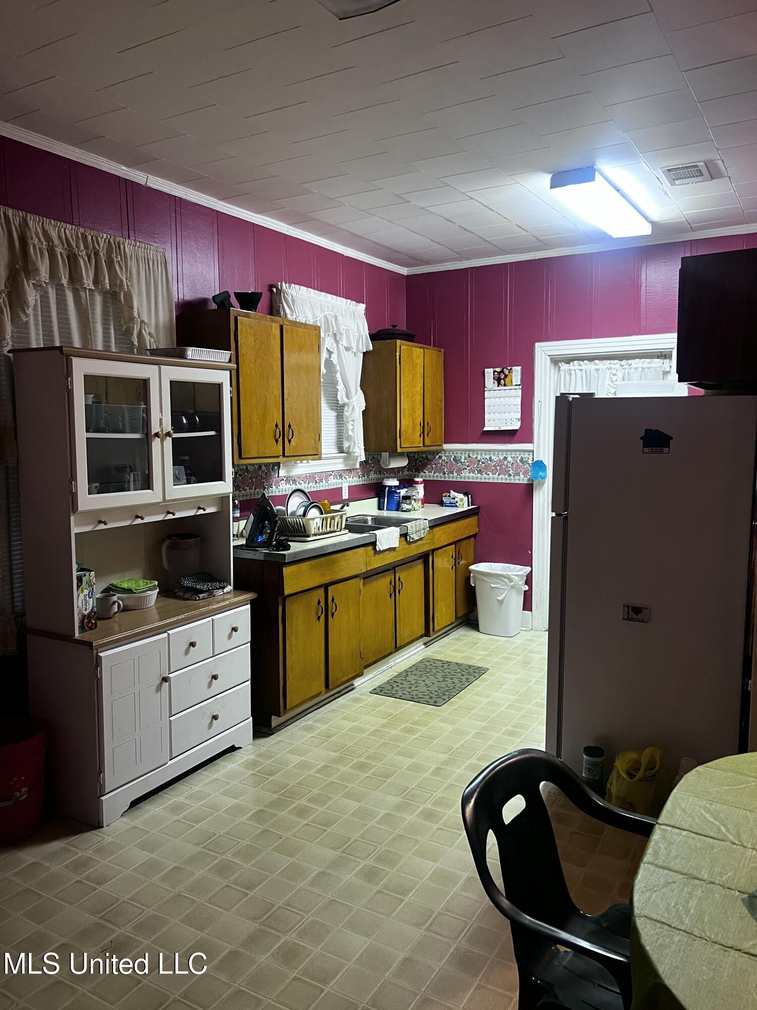 742 Brandon Avenue Property Photo 5