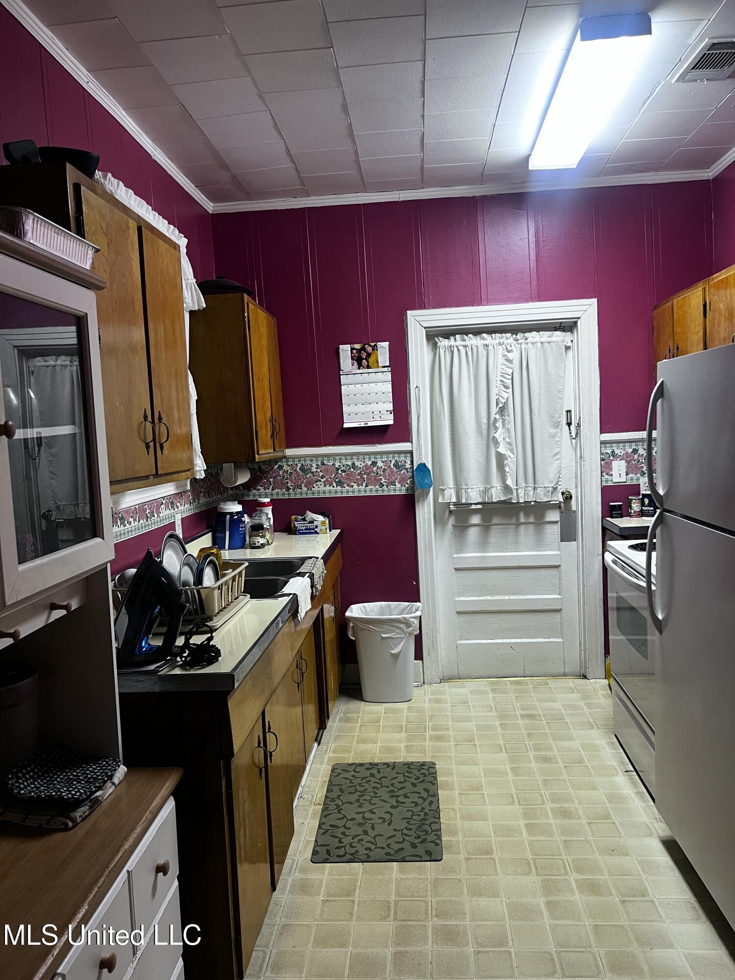 742 Brandon Avenue Property Photo 6