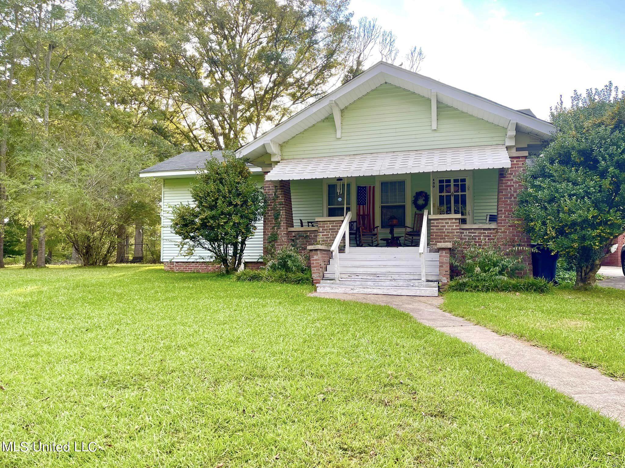 450 Carpenter Street Property Photo 1