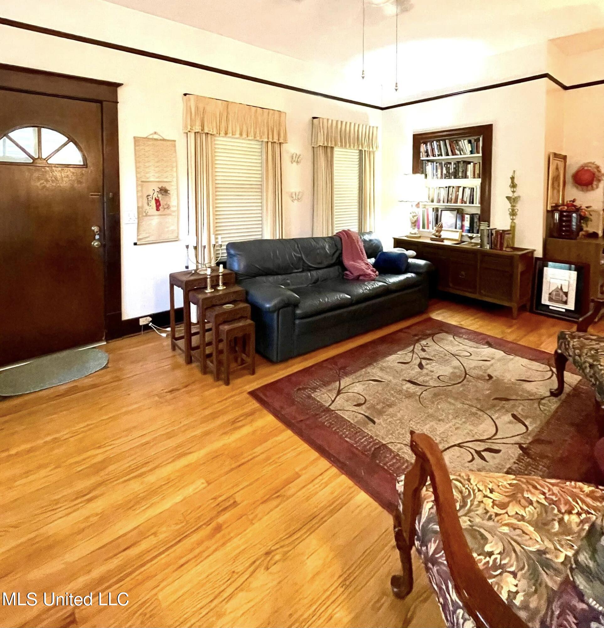 450 Carpenter Street Property Photo 2