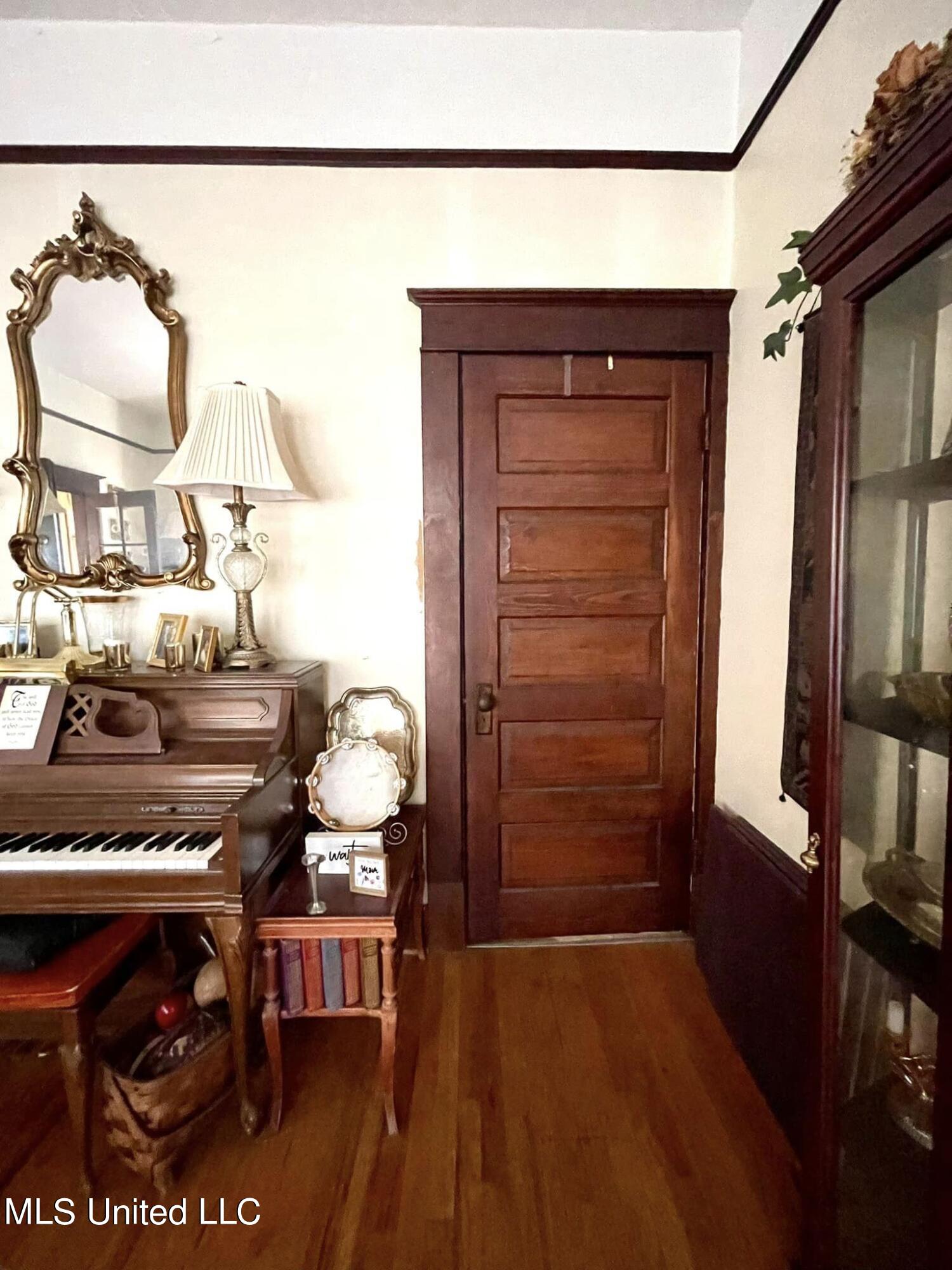 450 Carpenter Street Property Photo 7