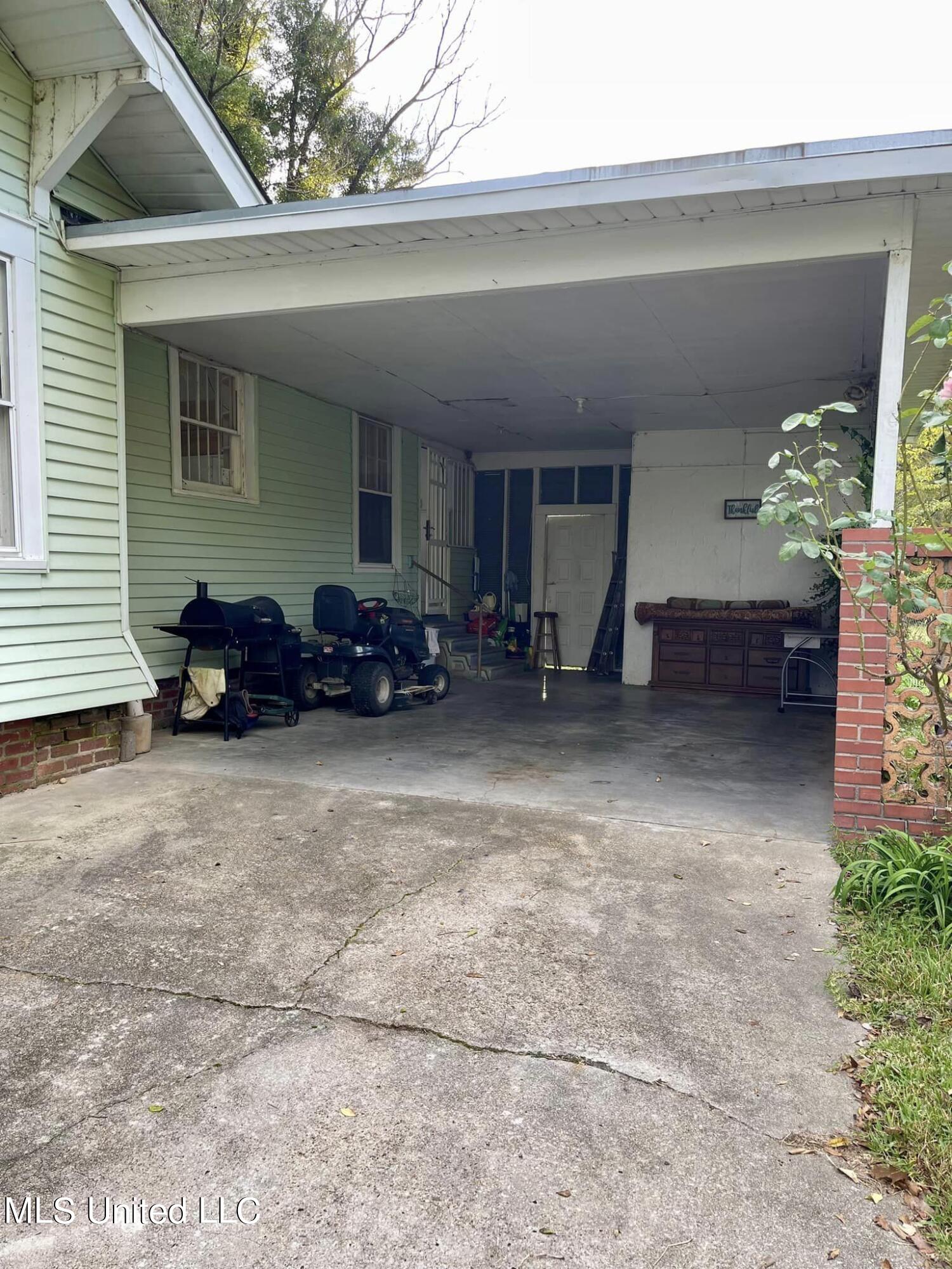 450 Carpenter Street Property Photo 18