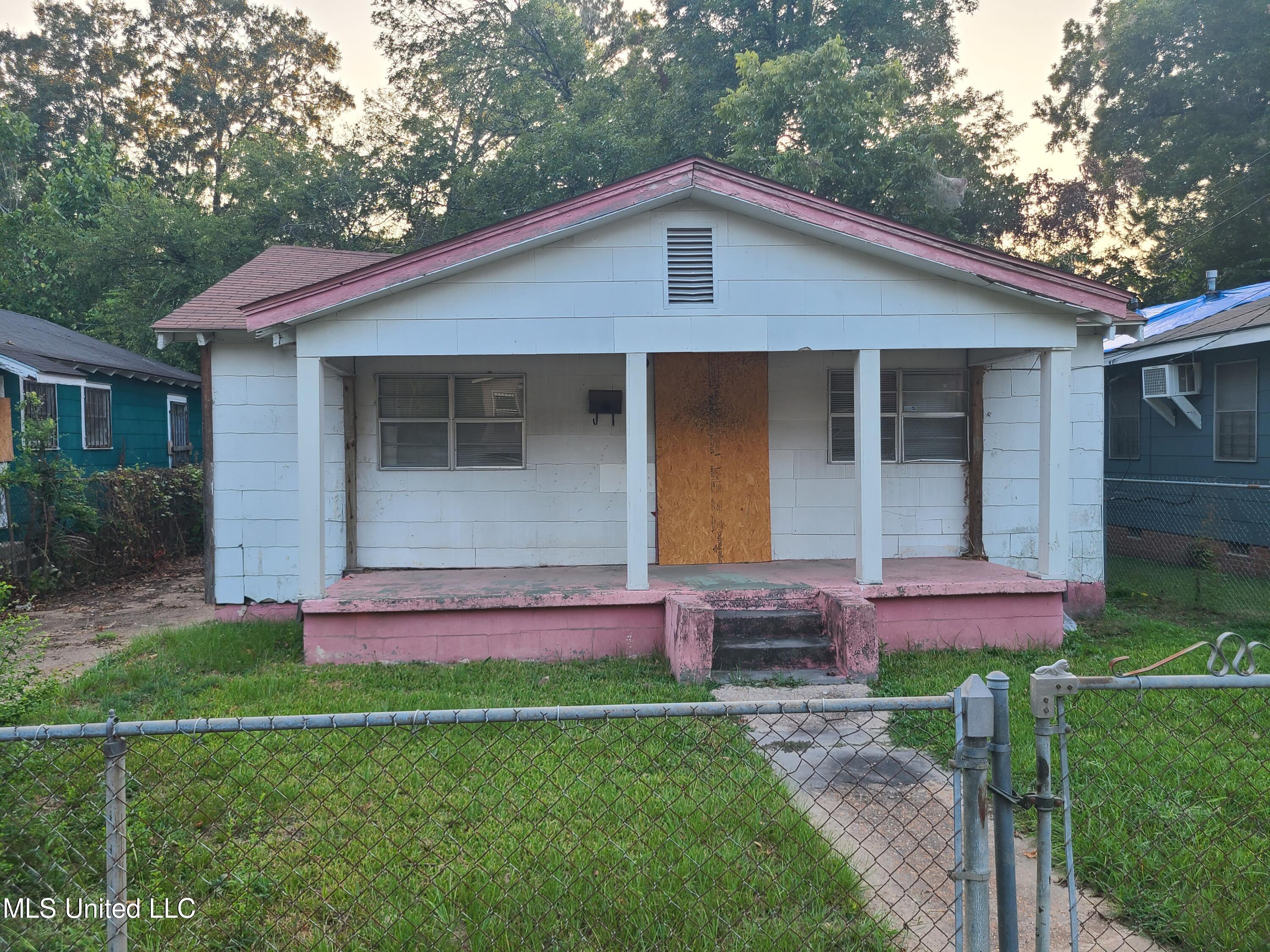 2107 Mobile Avenue Property Photo 1