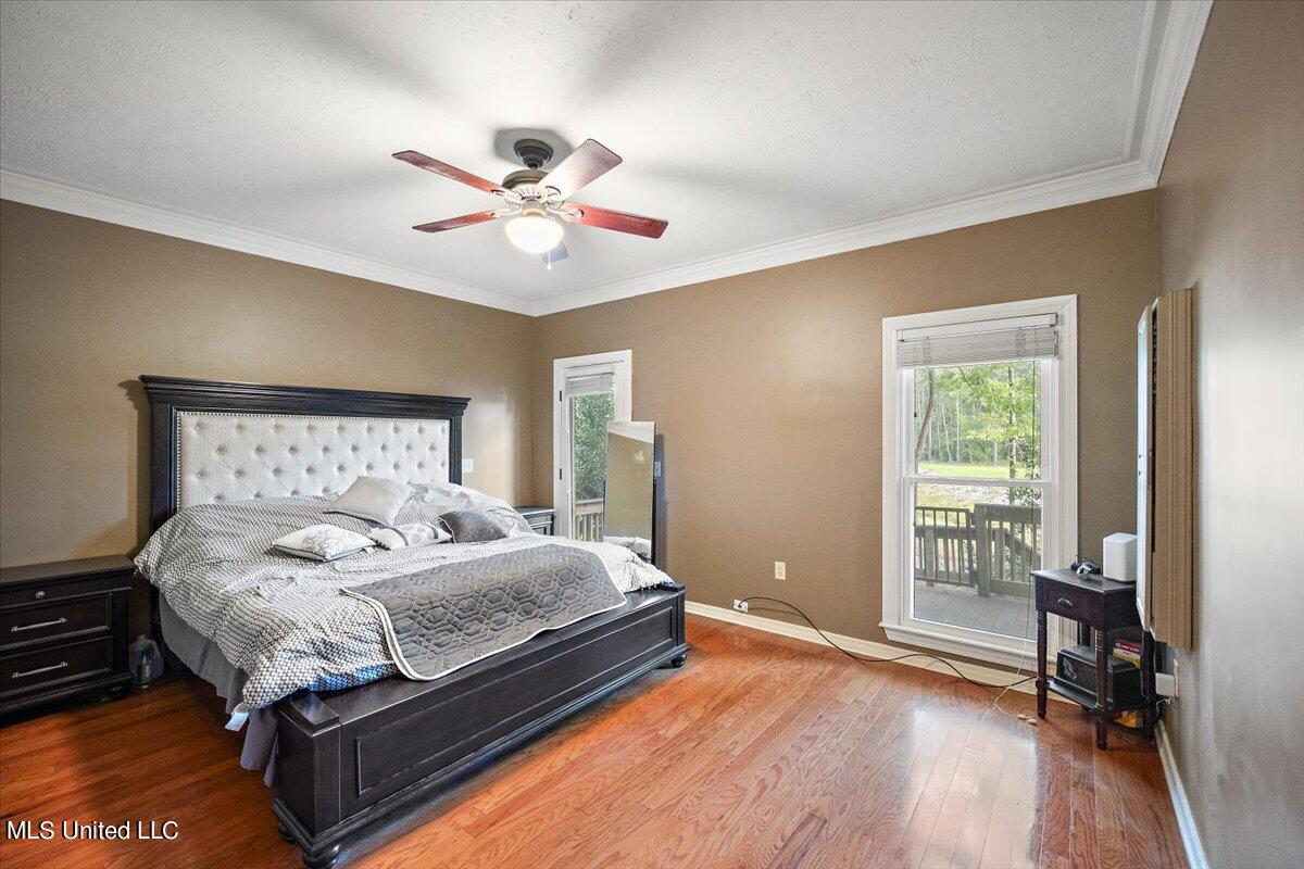 512 Dixton Drive Property Photo 2