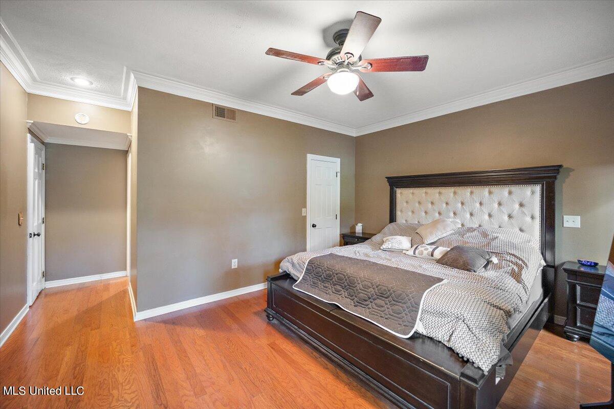 512 Dixton Drive Property Photo 3