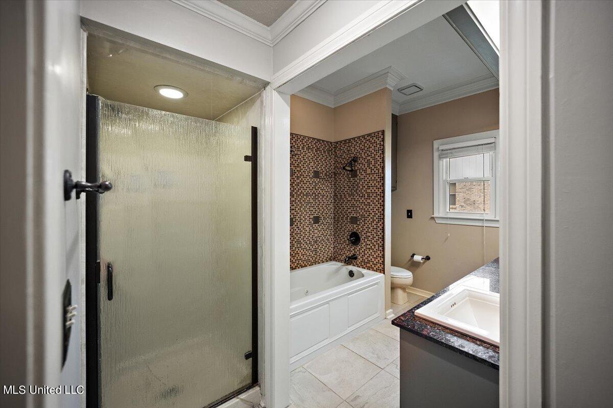 512 Dixton Drive Property Photo 4