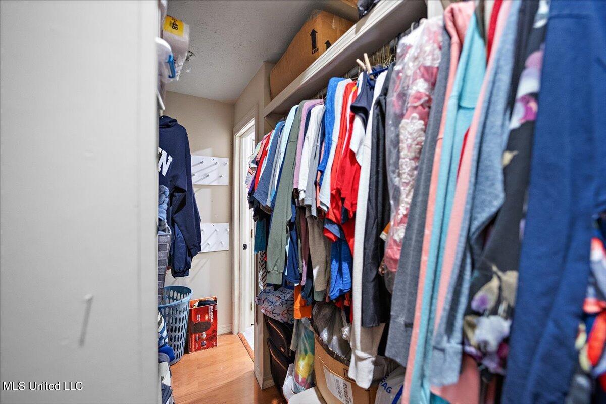 512 Dixton Drive Property Photo 6