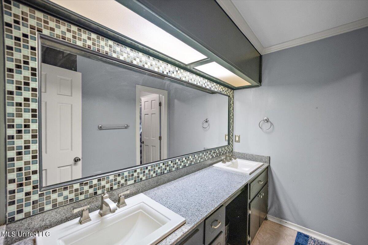 512 Dixton Drive Property Photo 8
