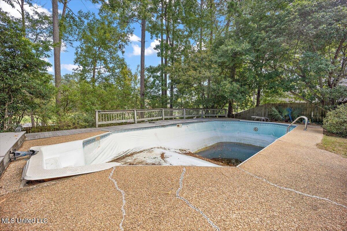 512 Dixton Drive Property Photo 15
