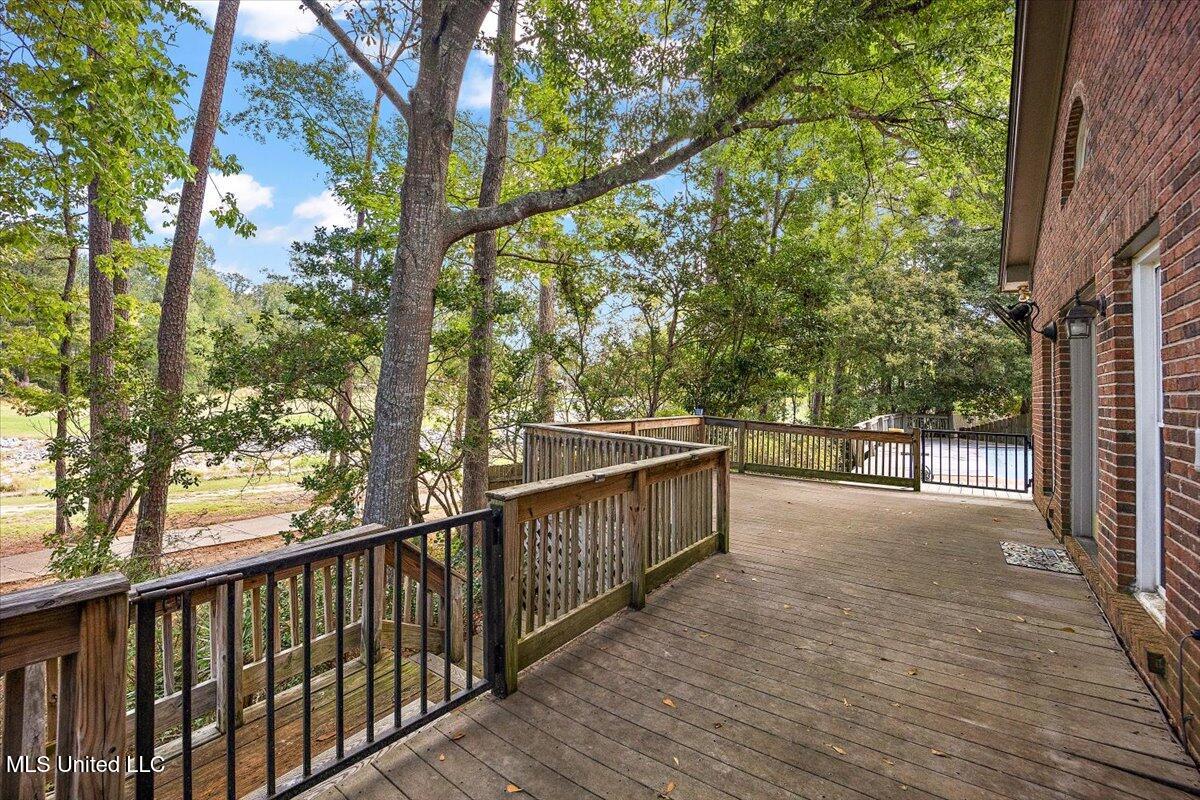 512 Dixton Drive Property Photo 17