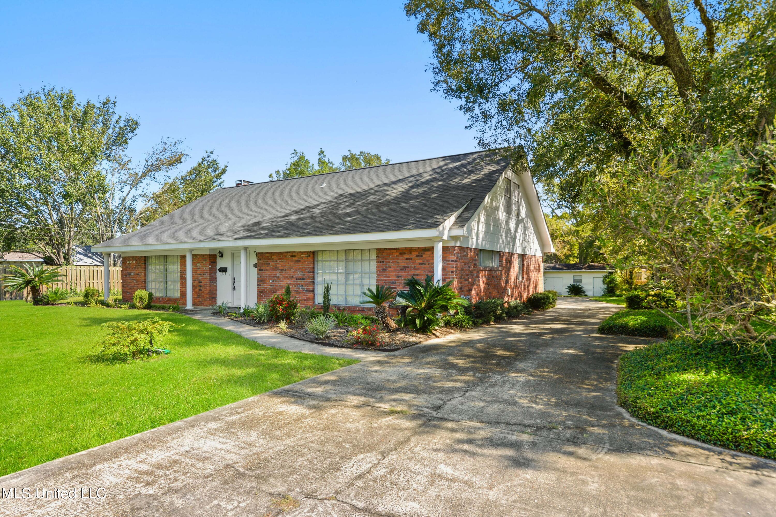 1710 Bates Street Property Photo 2