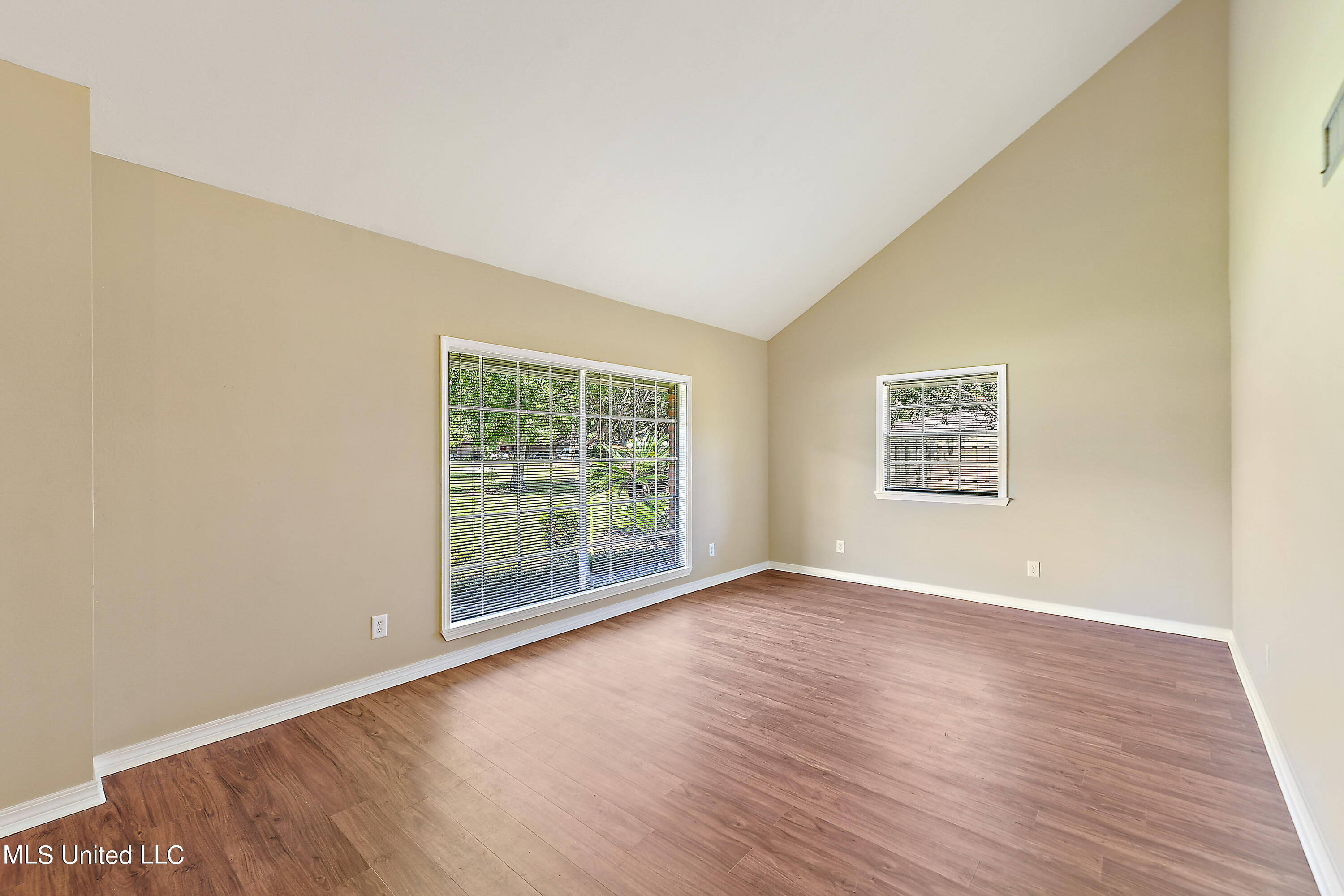 1710 Bates Street Property Photo 6