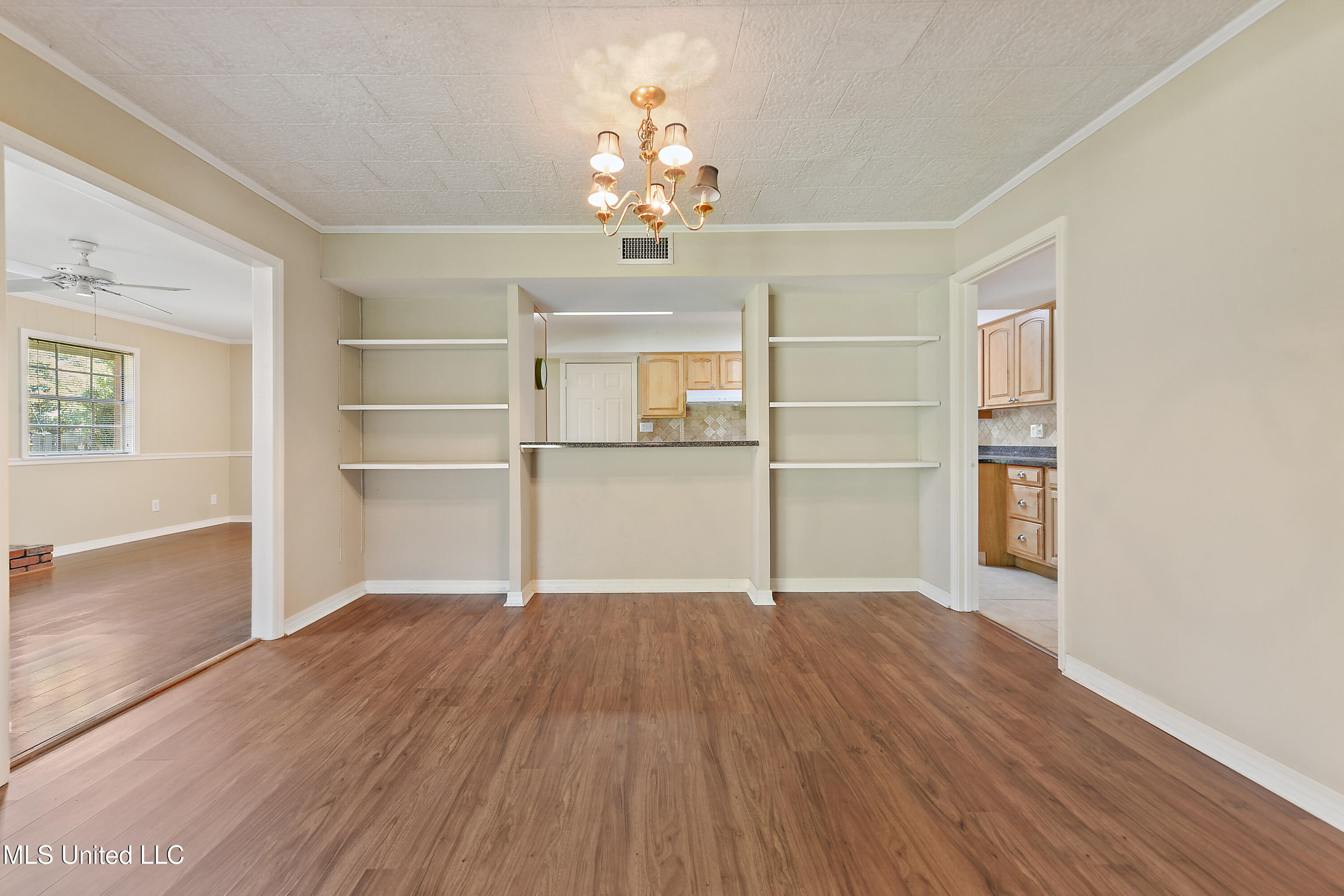 1710 Bates Street Property Photo 7
