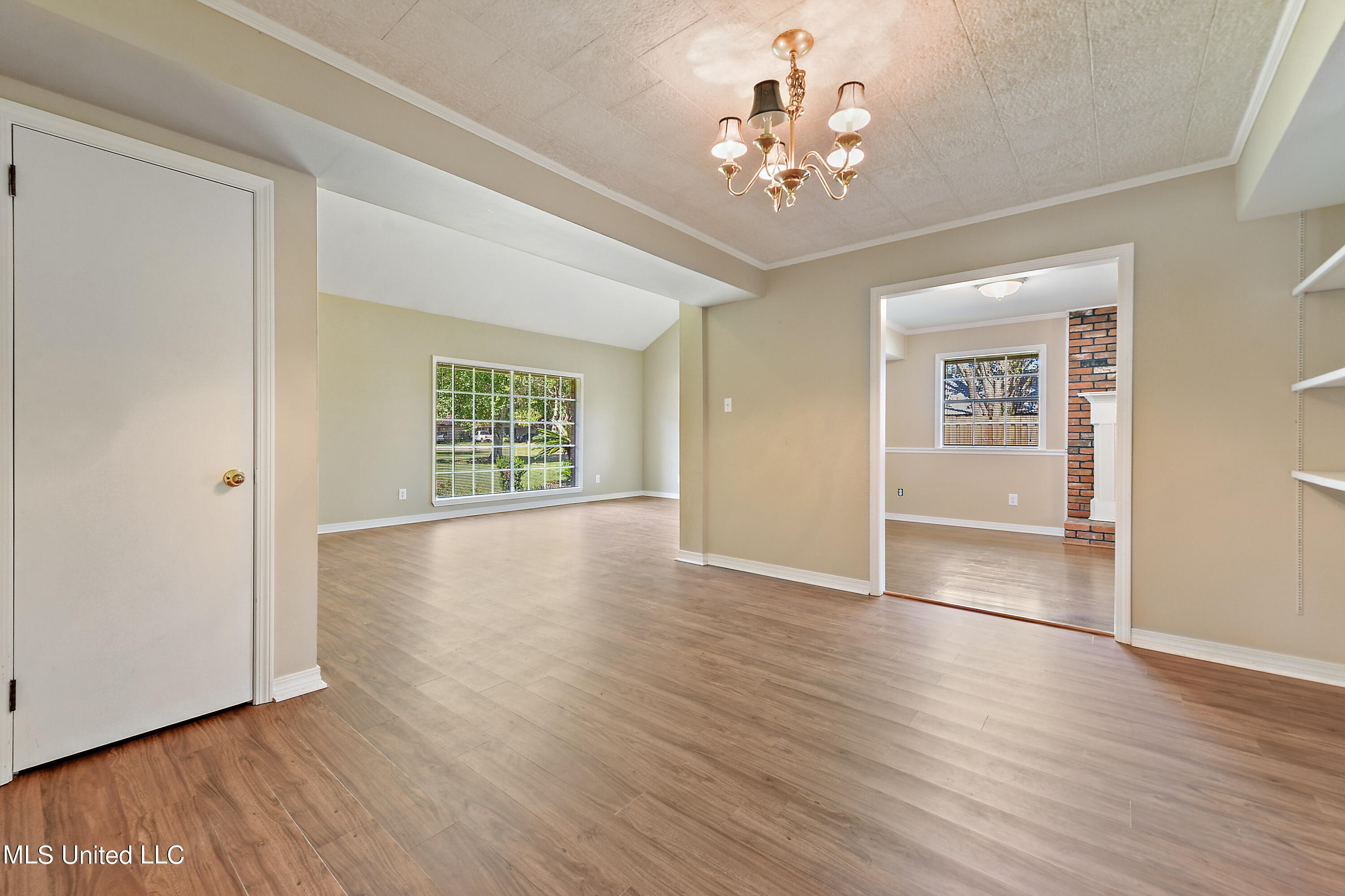 1710 Bates Street Property Photo 8