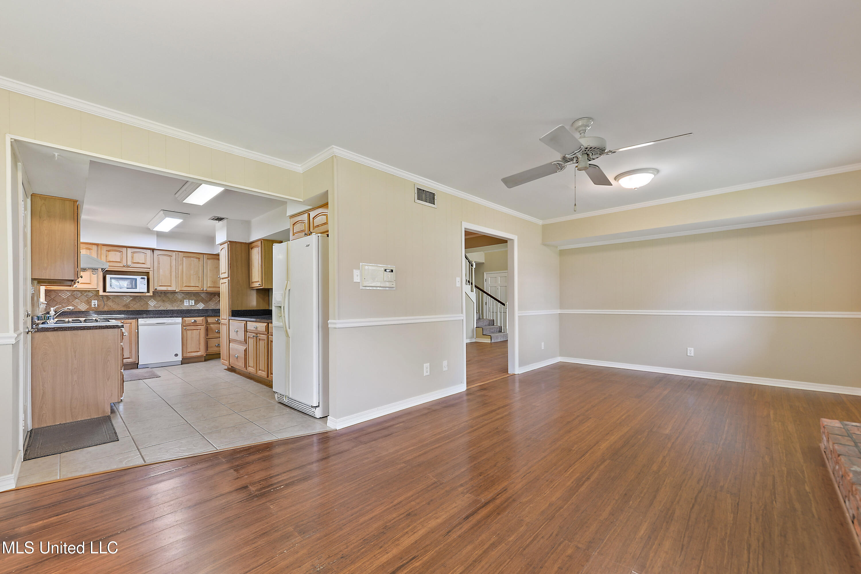 1710 Bates Street Property Photo 10