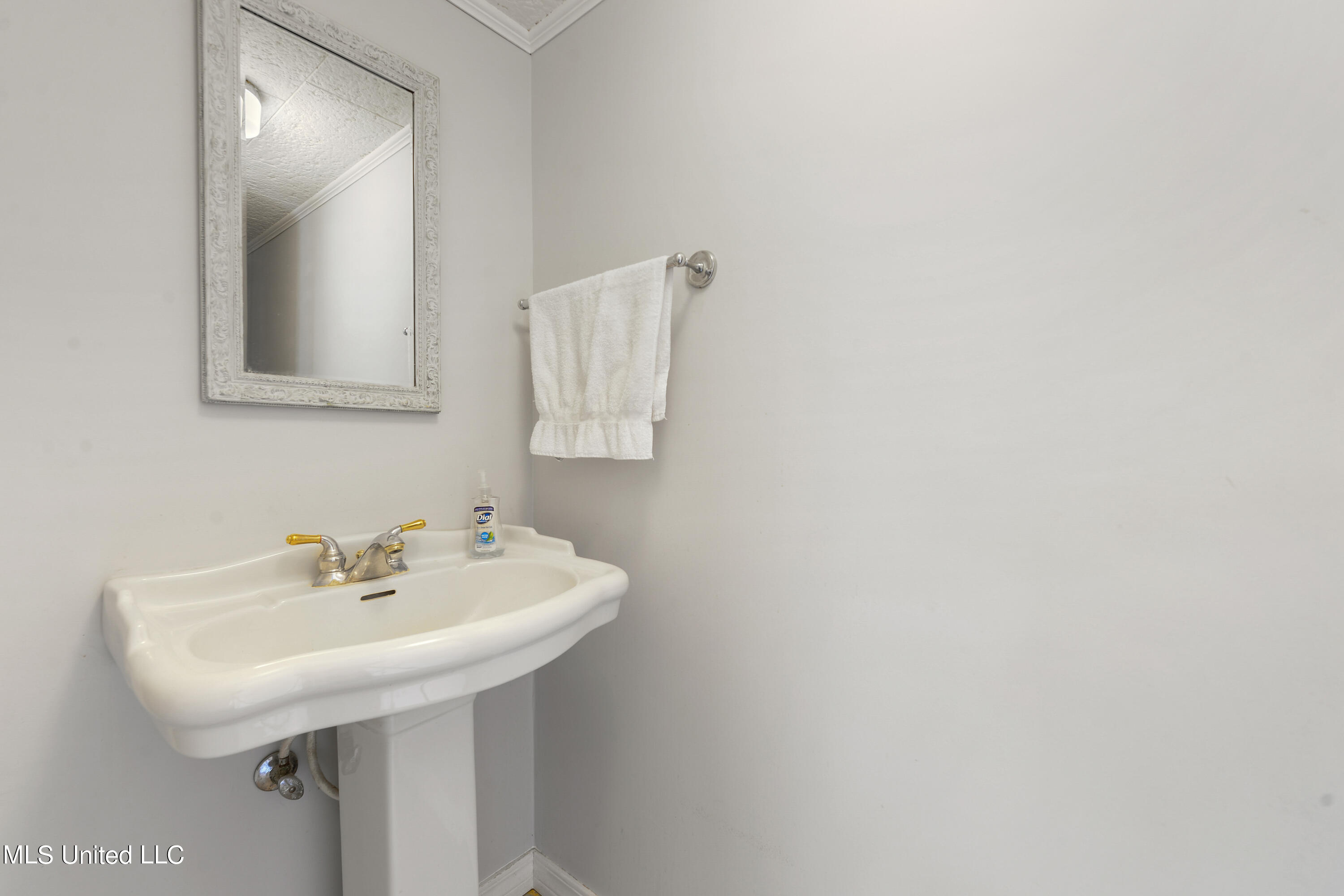 1710 Bates Street Property Photo 16