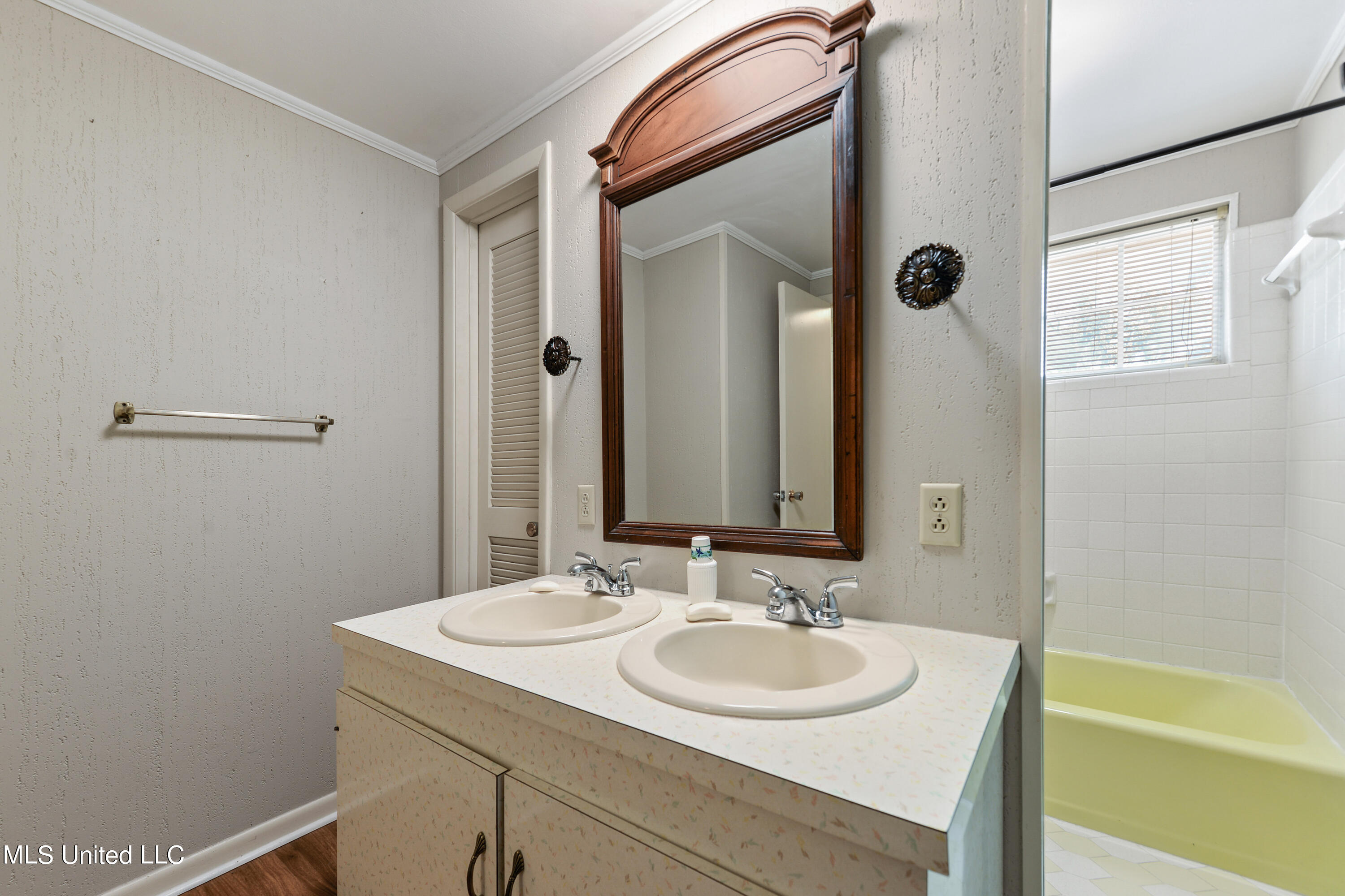 1710 Bates Street Property Photo 27