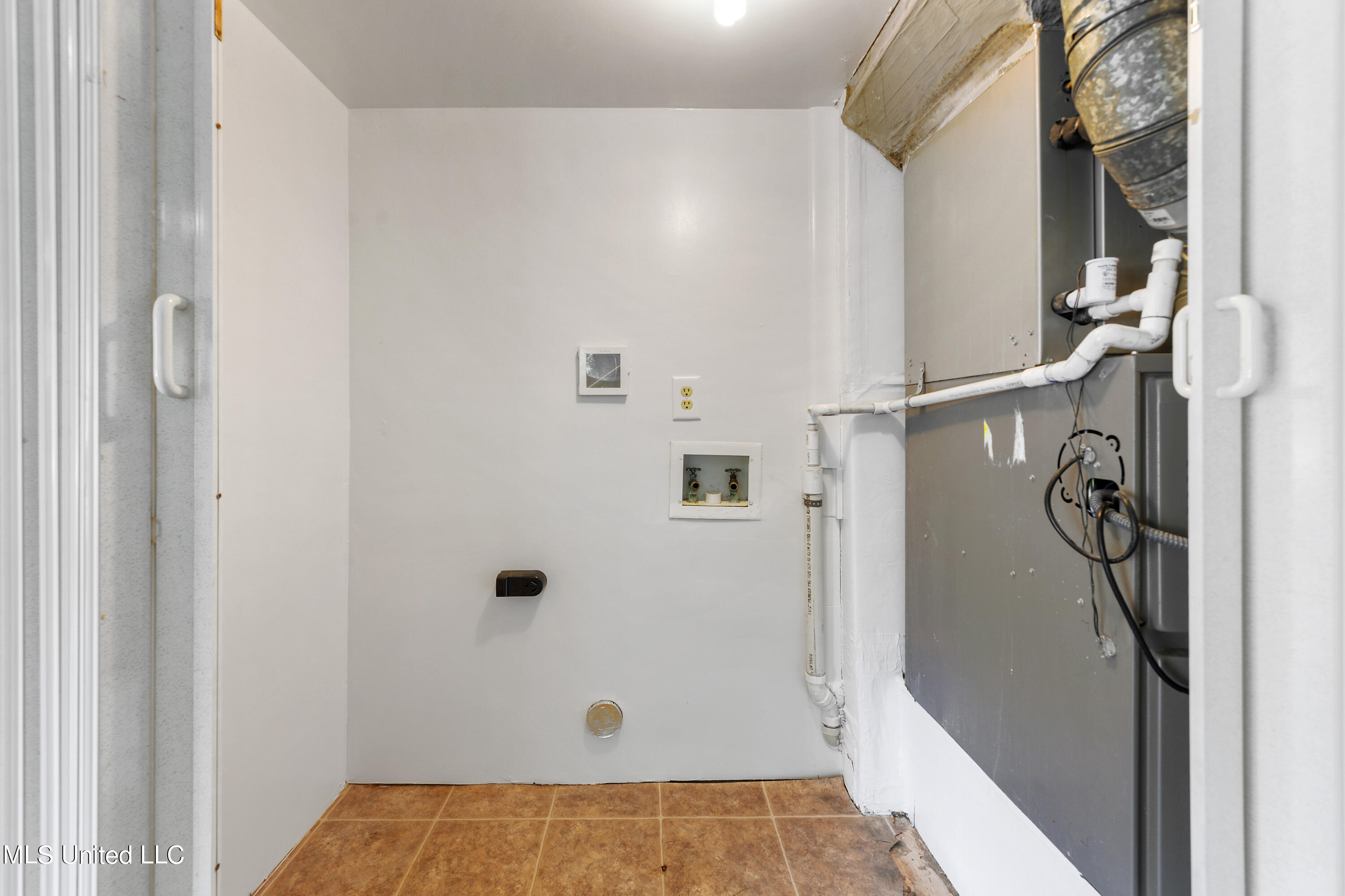 1710 Bates Street Property Photo 28