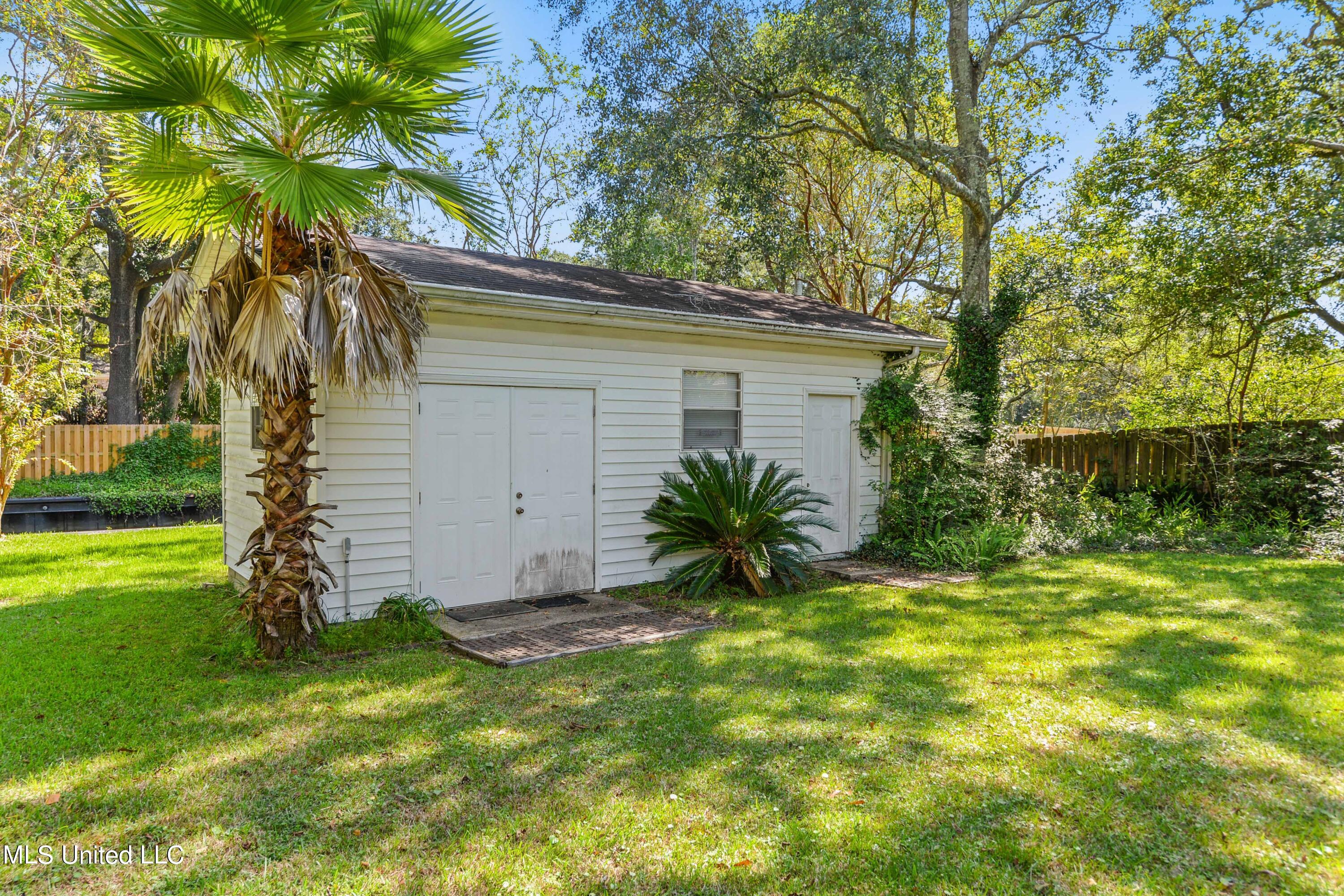 1710 Bates Street Property Photo 29