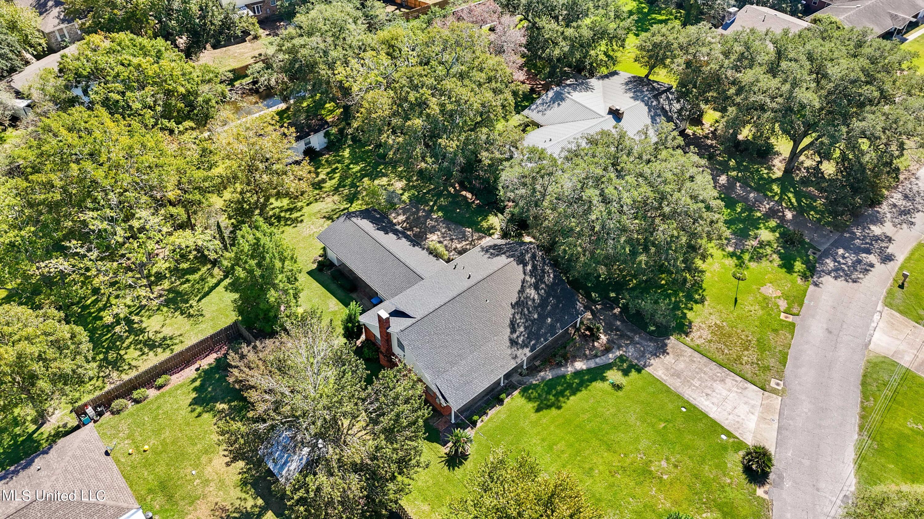 1710 Bates Street Property Photo 32