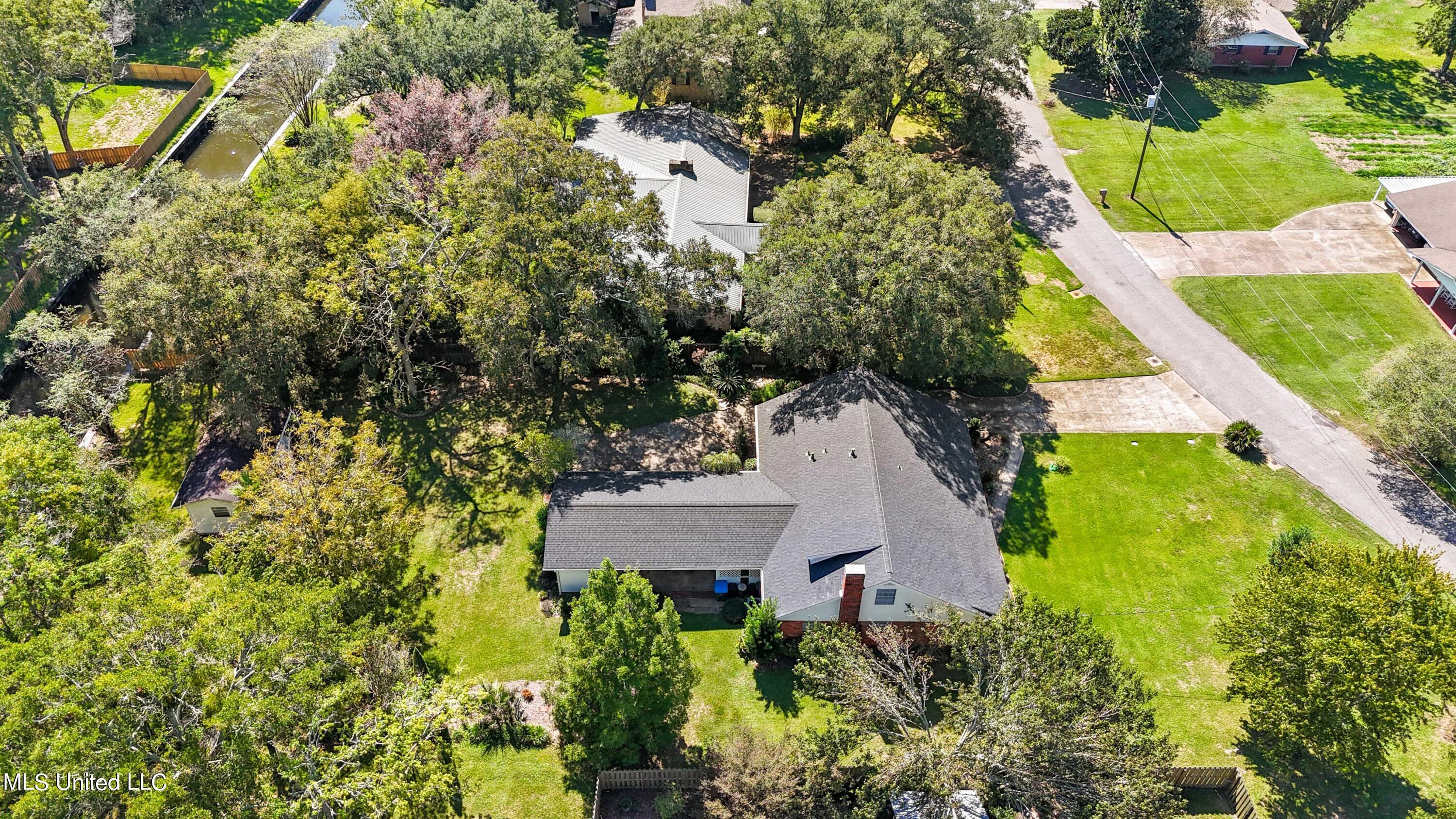 1710 Bates Street Property Photo 33