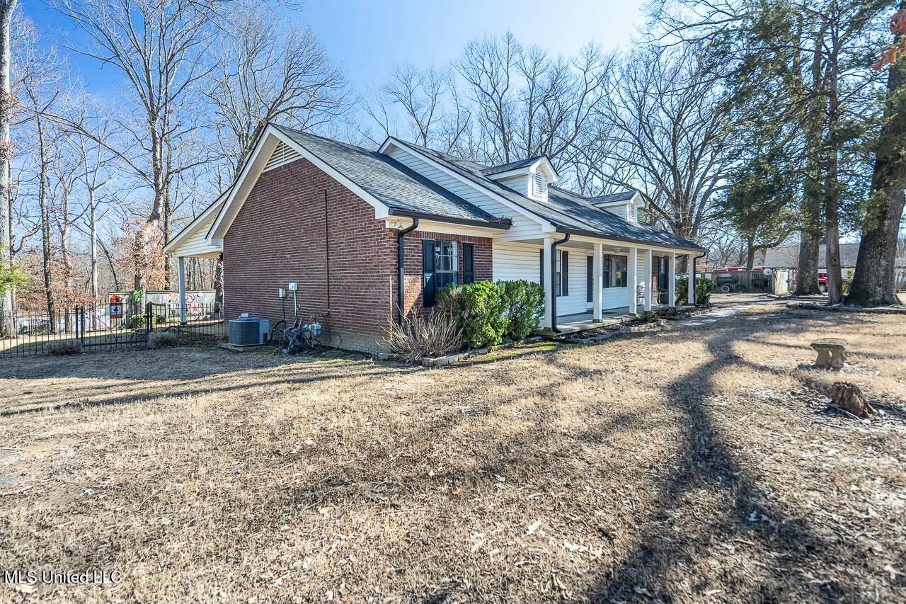 3848 Windermere Property Photo 5