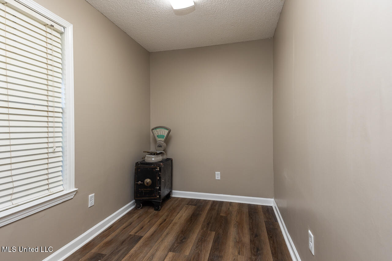 3848 Windermere Property Photo 9
