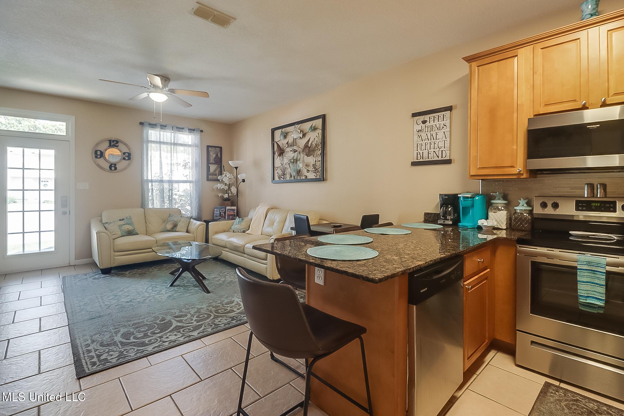 1201 Century Oaks Drive Property Photo 6