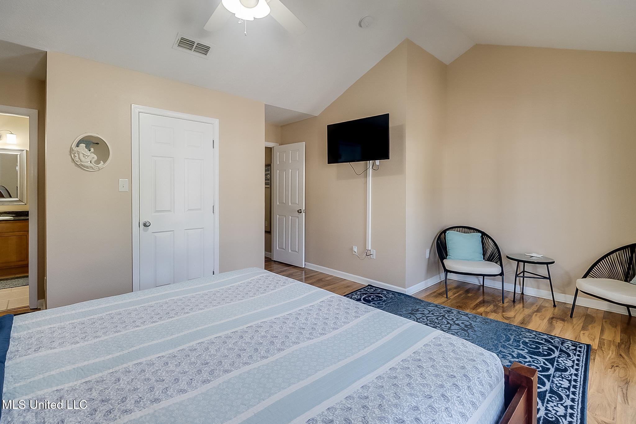 1201 Century Oaks Drive Property Photo 12