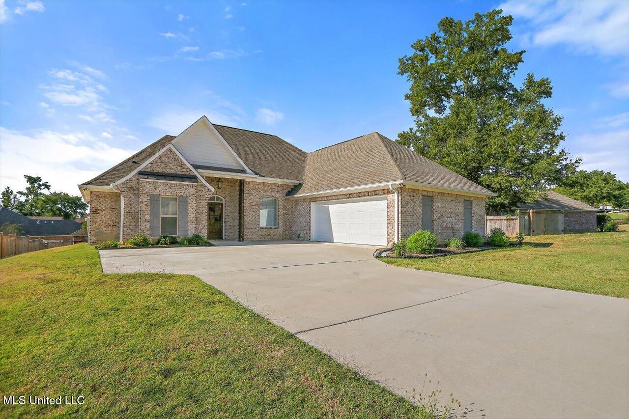 200 Oakmont Drive Property Photo 1