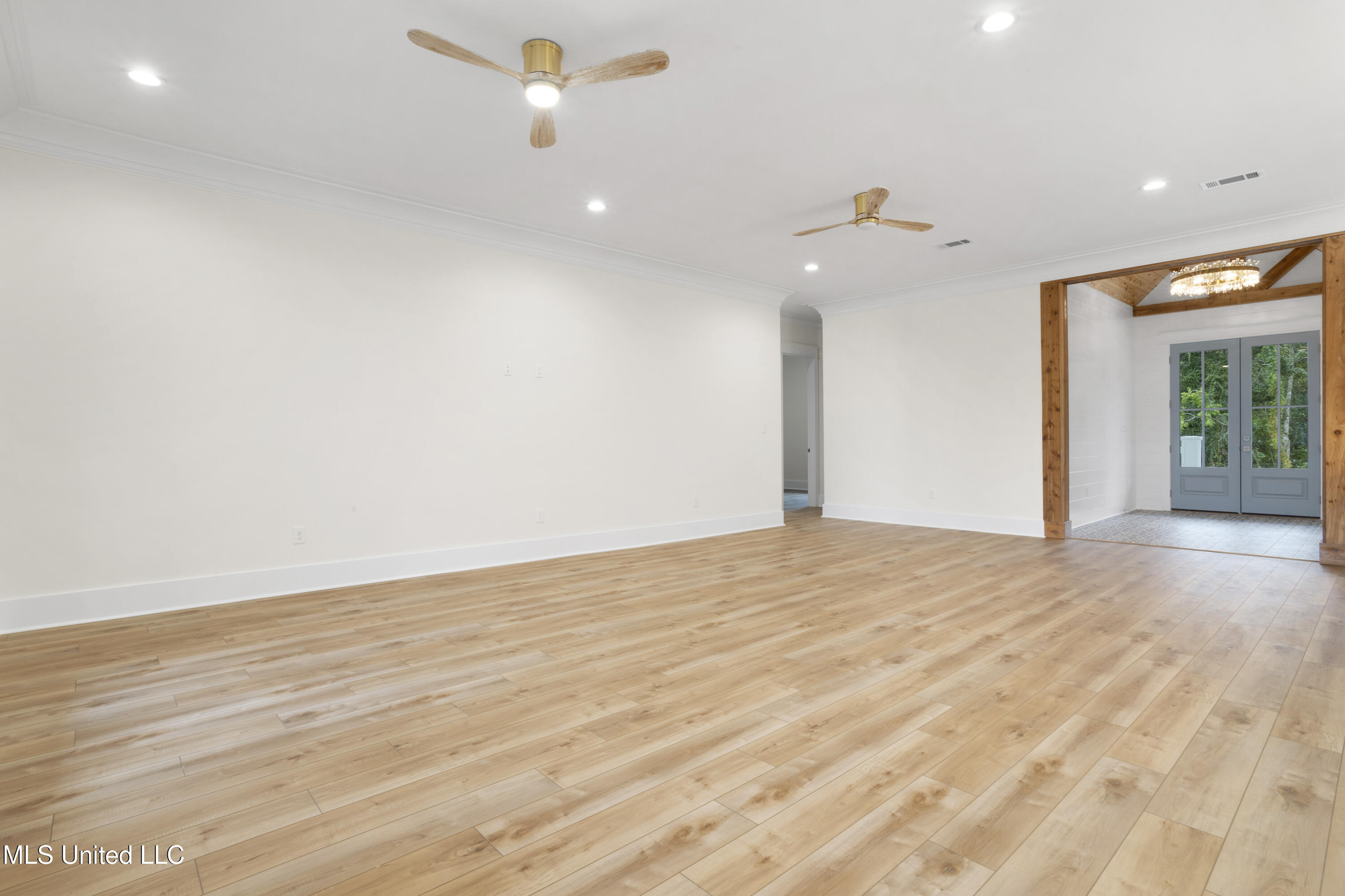 1180 Iola Road Property Photo 8