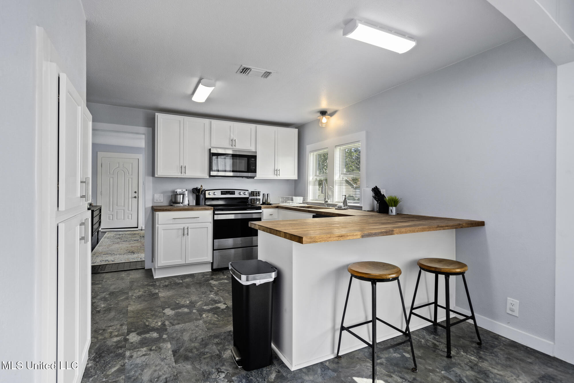 529 Commerce Street Property Photo 2