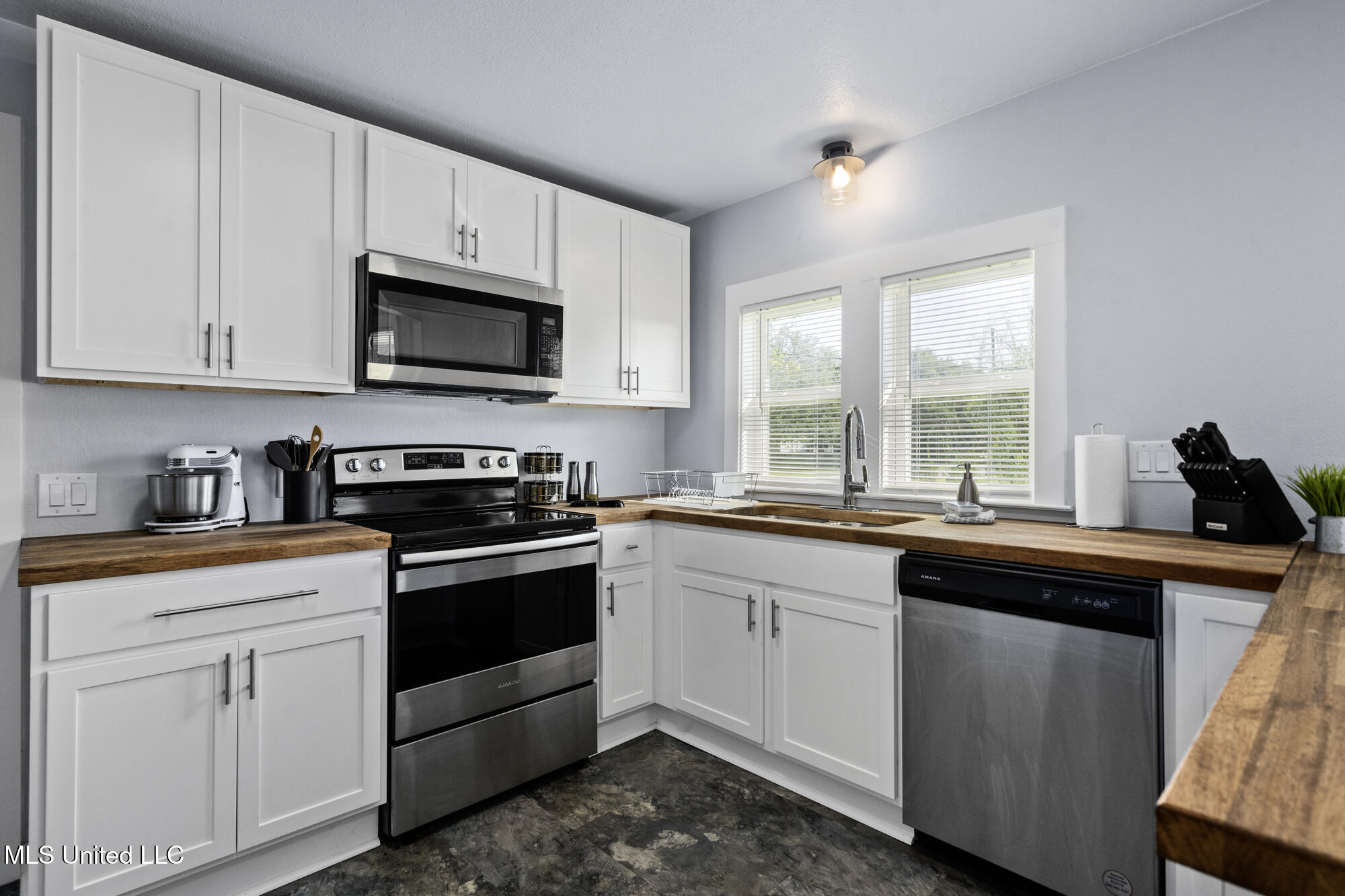 529 Commerce Street Property Photo 4