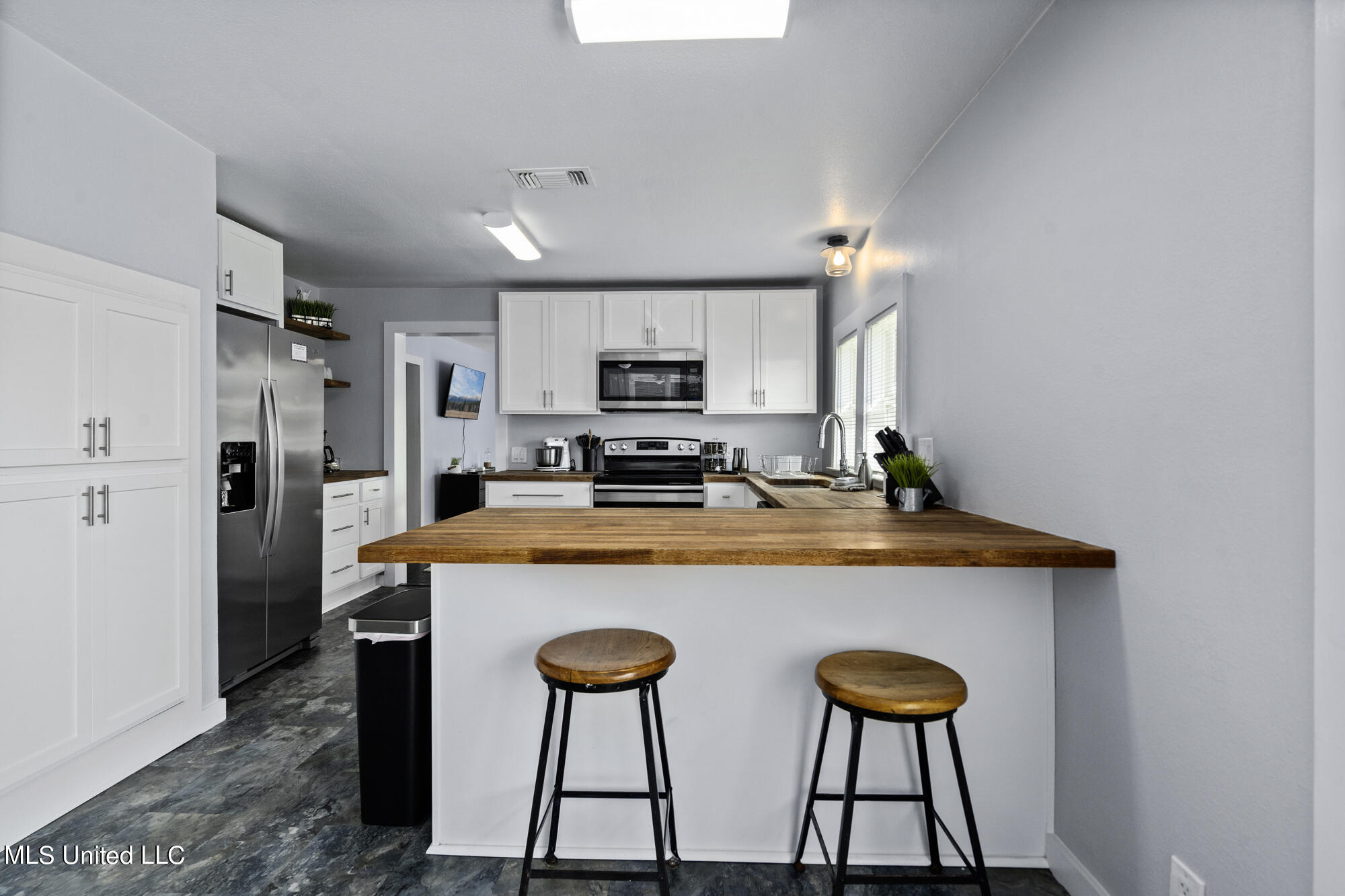 529 Commerce Street Property Photo 8