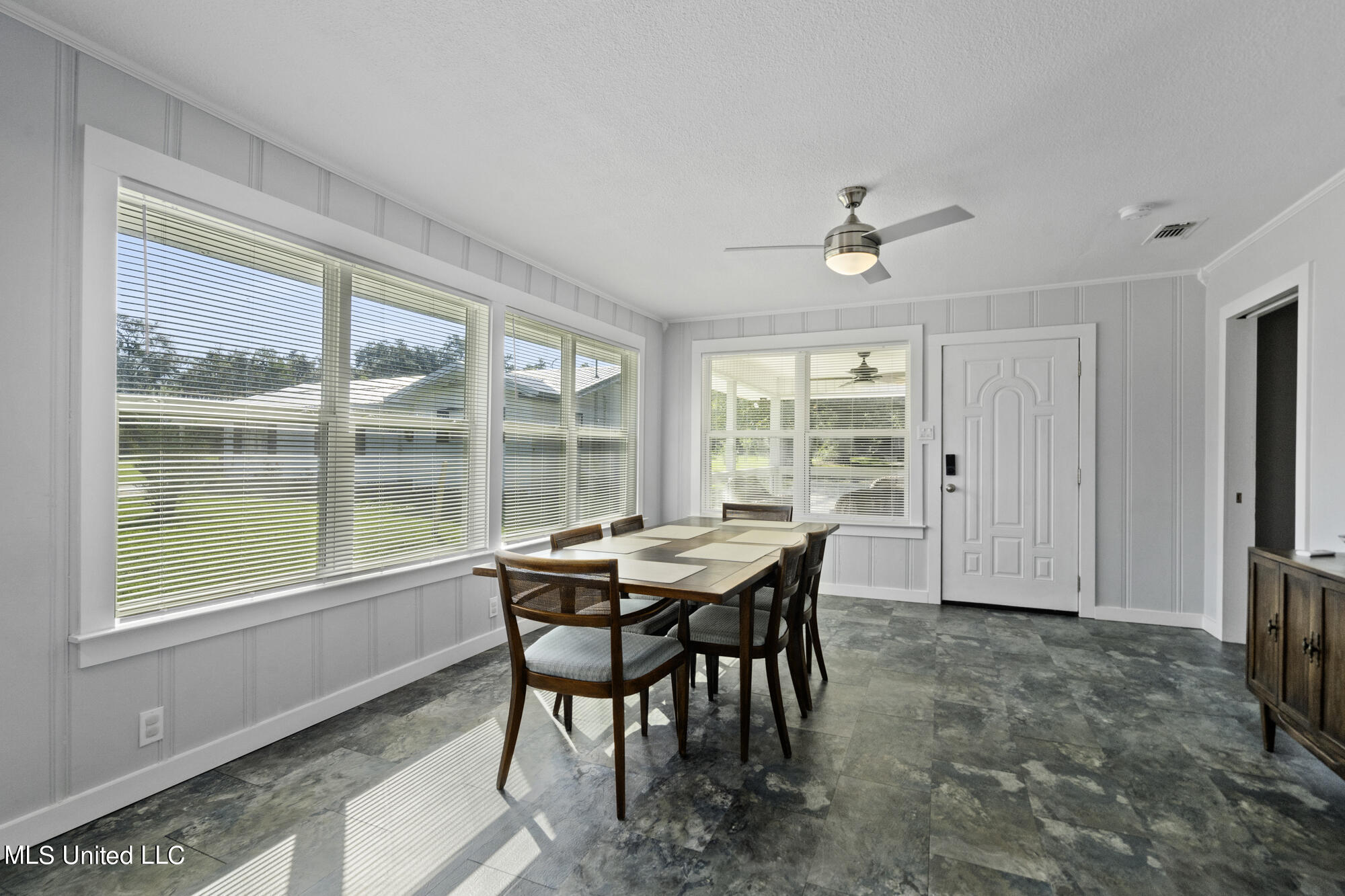 529 Commerce Street Property Photo 9