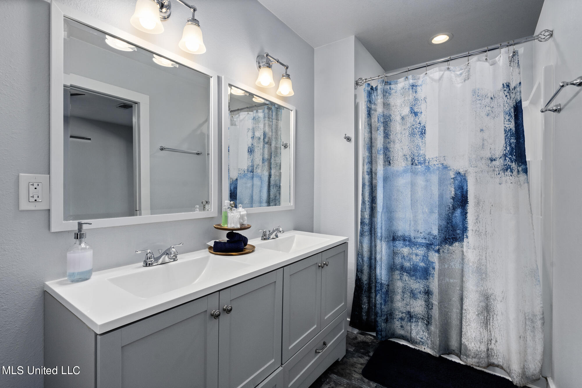 529 Commerce Street Property Photo 18