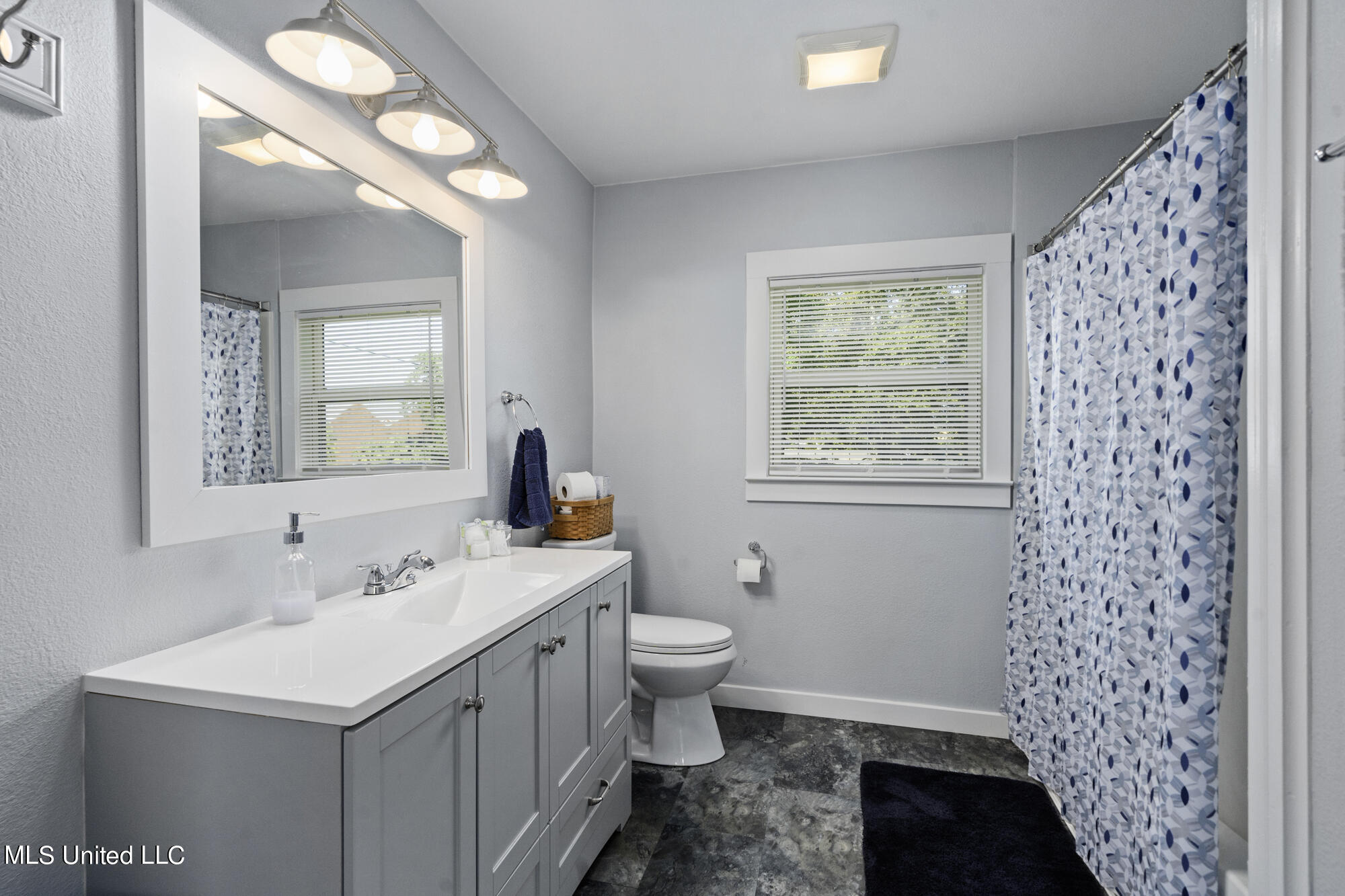 529 Commerce Street Property Photo 20